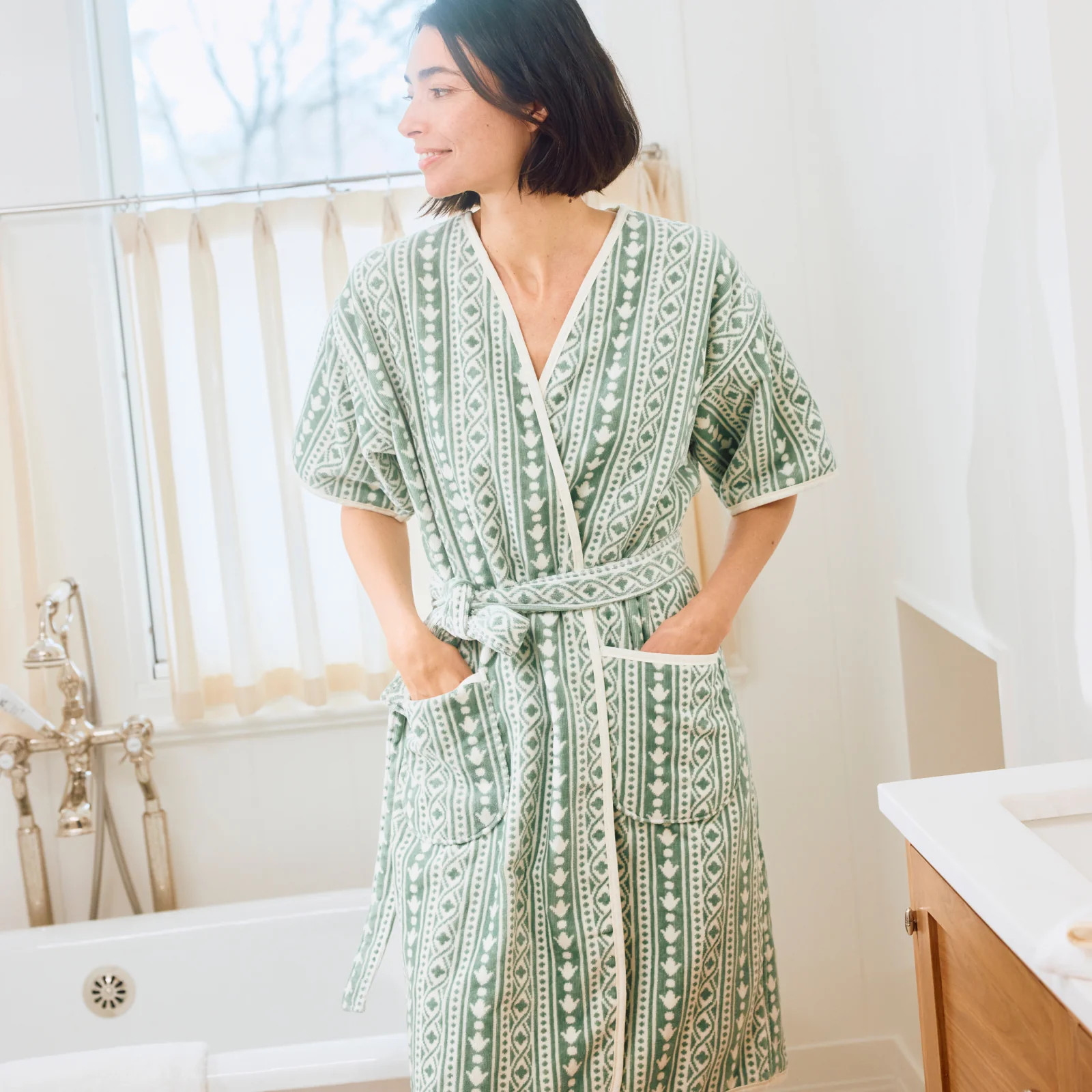 Leah O'Connell x Weezie Women’s Short Plush Robe | Weezie Towels
