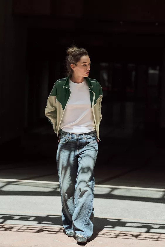 An enhanced experience.Check it out in the app. | Zara US