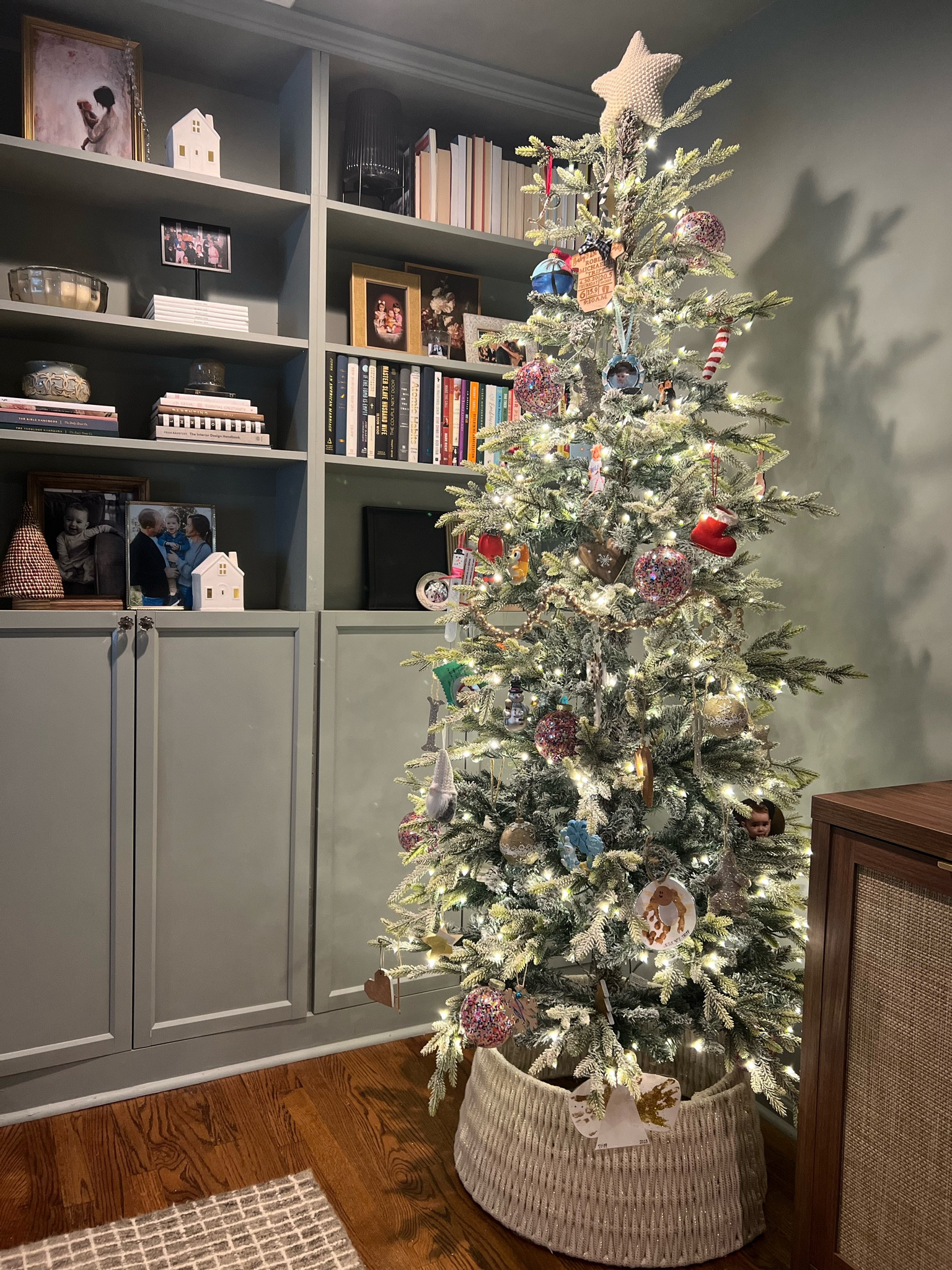 Target Christmas is 50% off! Our old tree doesn’t fit in this spot anymore since adding our bookcases, so I **sadly** had to get a new one 😏 This tree is marked down to $125 and the tree collar was only $15! 🎉🥳🙌🏻🎄

#LTKSeasonal #LTKHome #LTKHoliday