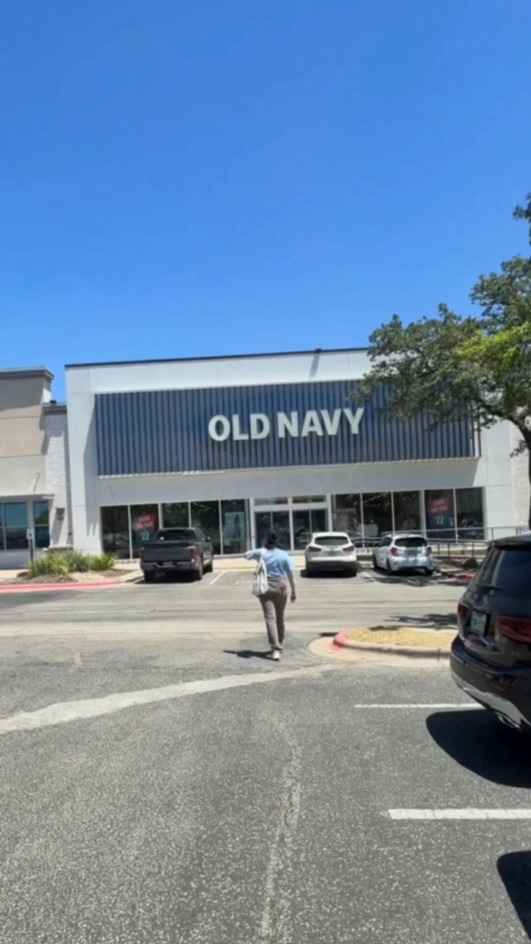 Fall has officially arrived at Old Navy! 🍂🤎 The new fall finds are SO good! From cute jackets and cozy layers to sweaters, denim, and all those gorgeous fall colors, there’s so much to love. 😍🍁 I’m loving all the warm tones and effortless pieces that are perfect for transitioning into the new season! 🧥✨
Which fall find is your favorite? 👀🍂

#oldnavy #oldnavyfinds #fallfashionfinds #fallfashion #fallstyle #oldnavycreator

#LTKootd #LTKSaleAlert #LTKSeasonal