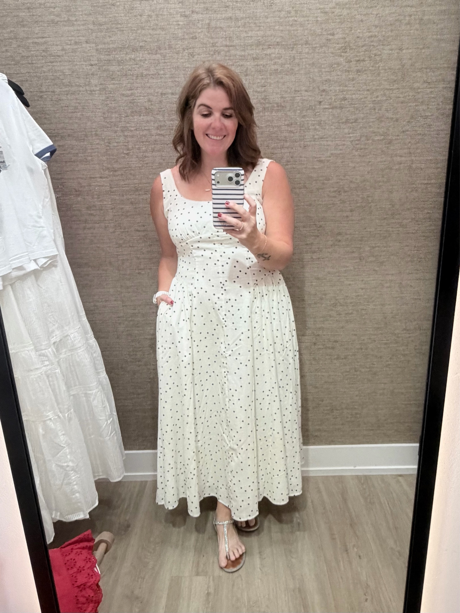 LTK x Abercrombie Sale! 

Polka dots are having a moment right now and this dress is so pretty! The dress runs TTS (I’m in a medium) and it’s 20% off when you shop through the LTK app!

#LTKxAbercrombie #LTKSaleAlert