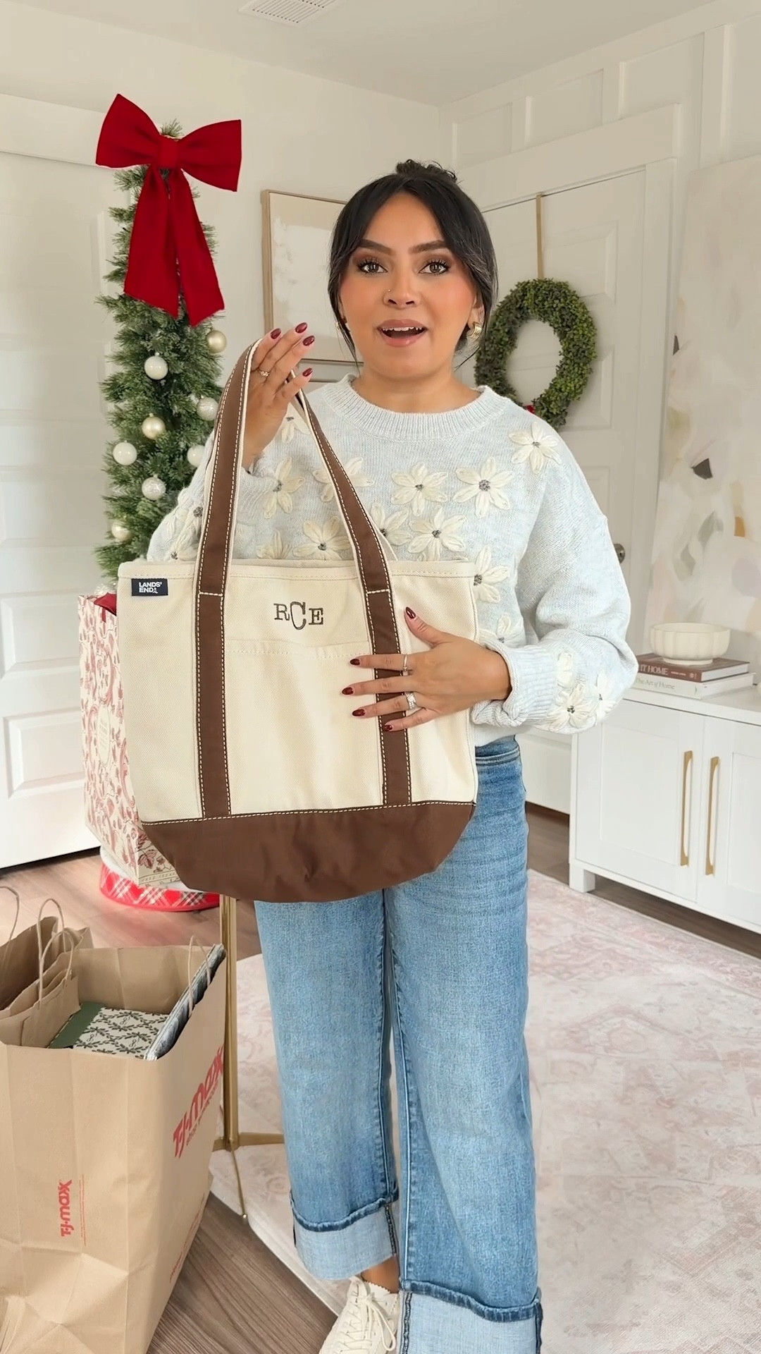 Use code BLUEJAY Tote bag on sale! This is the medium size in natural/brown root with the regular handle and zip top! 

Floral sweater size xs TTS - code RACHELM15 for 15% off 
Jeans size 0 petite - I size down a size in this brand, use code KUT15 for 15% off
Sneakers size 6 TTS

#LTKFindsUnder50 #LTKSaleAlert #LTKTravel