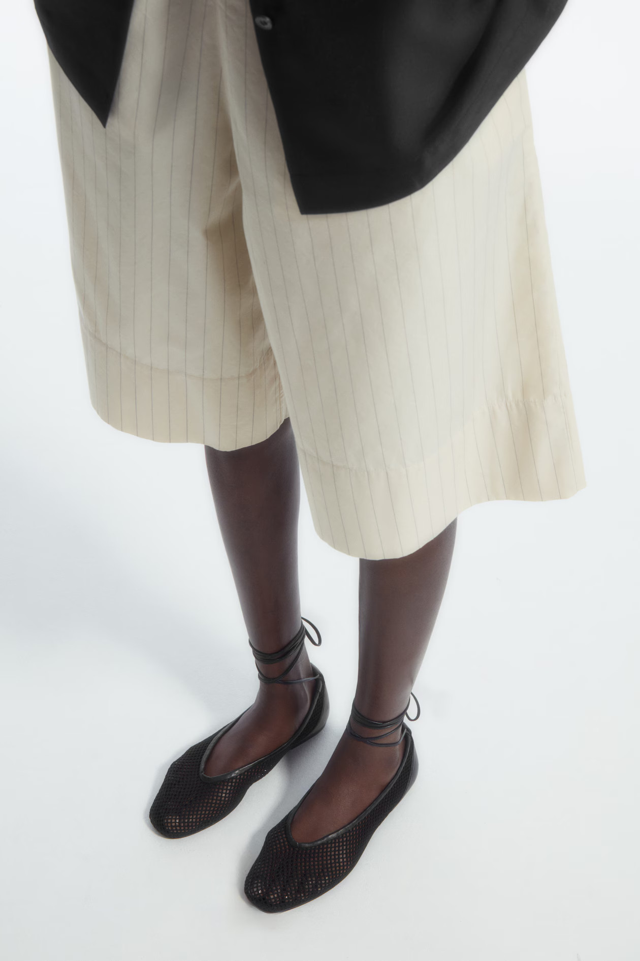 BALLERINES EN RÉSILLE BORDÉES DE CUIR - NOIR | COS (EU)