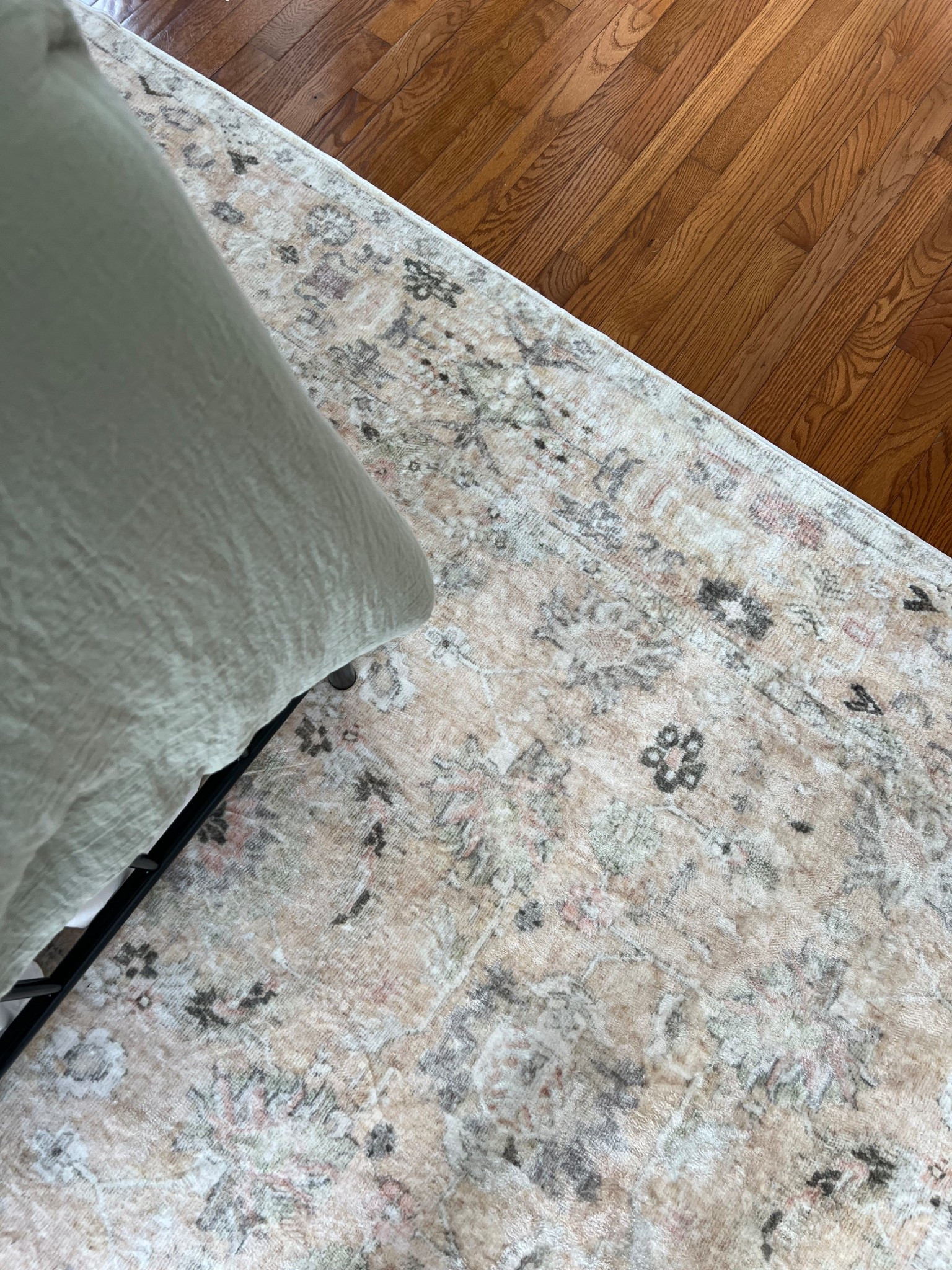 Adorable area rug perfect for Spring!! #rug #spring #homedecor