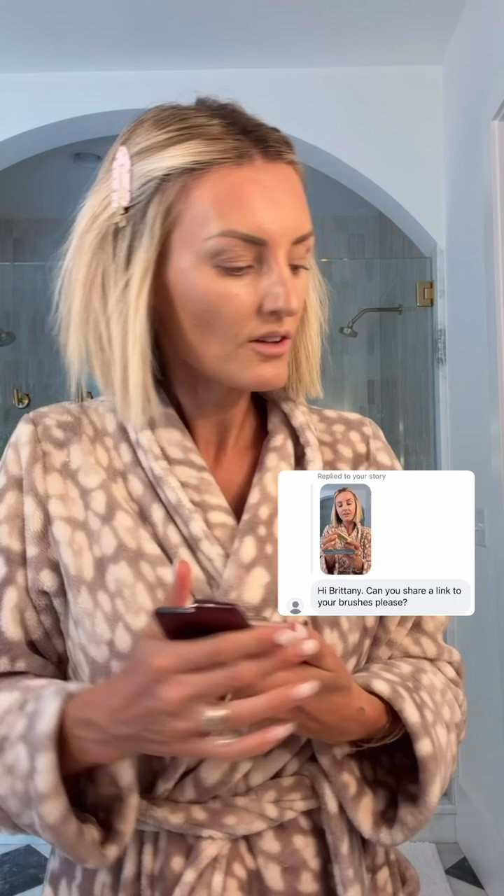 Sharing the link to the make up brushes I use during my everyday routine & these three powder products I go over my face with at the end!

Loverly Grey, make up routine, make up brushes, make up, beauty 

#LTKBeauty