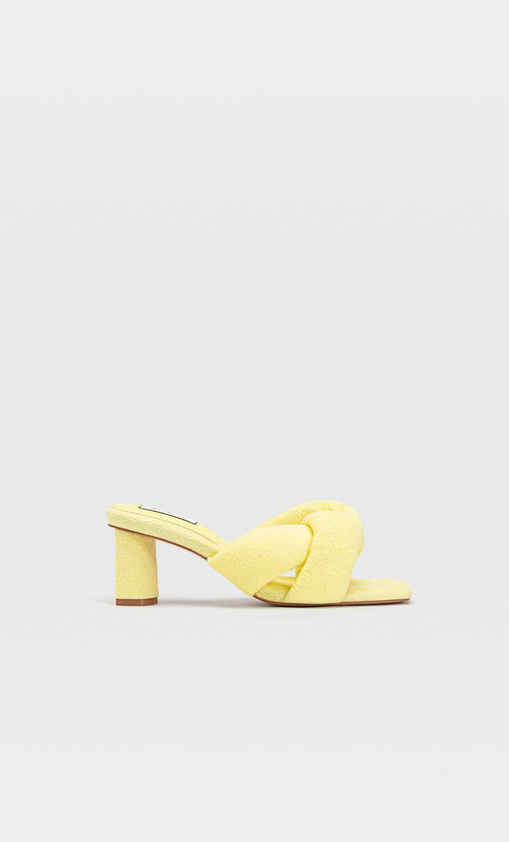 Fabric heeled sandals with padded straps | Stradivarius (UK)