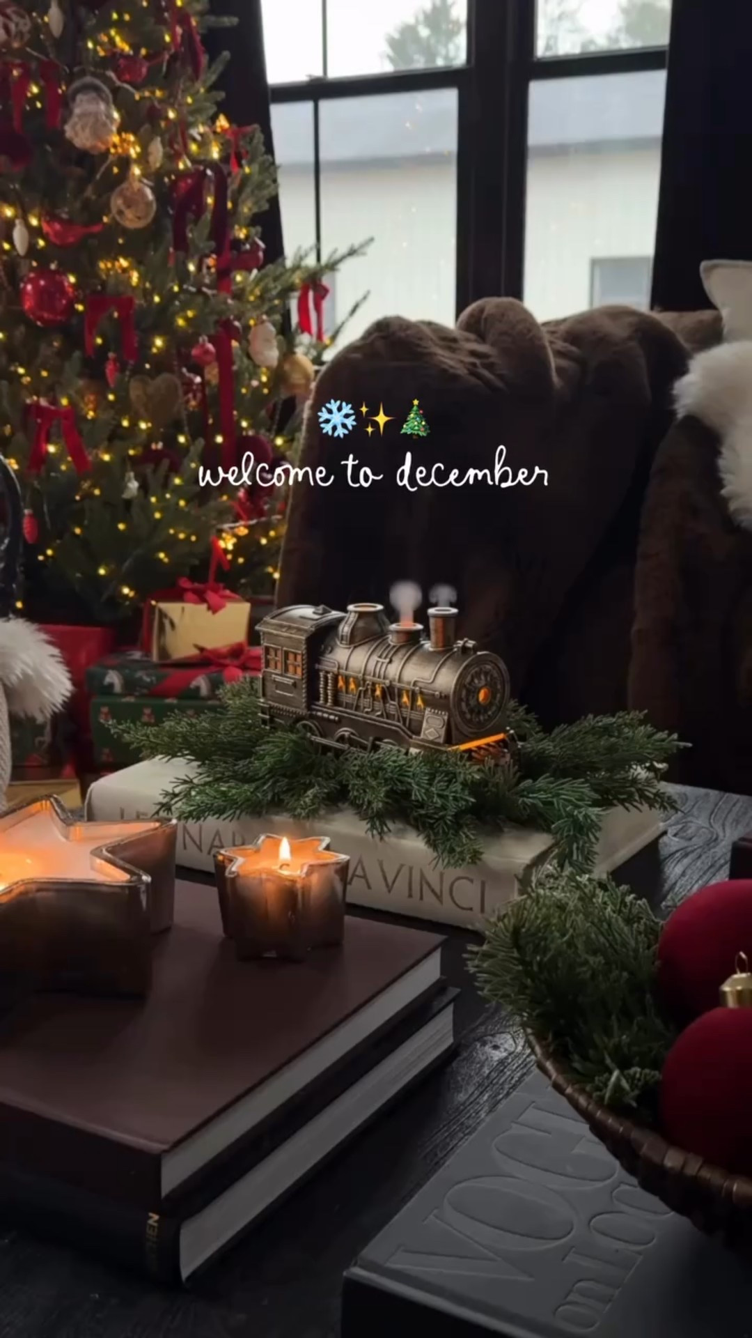 Happy December 1st! Time for all of the cozy decorating, crafts & recipes ☃️ I’ve been thinking about it and December might be my new favorite month of the year!?! November is so busy and December we have the full month to do all of the Christmas activities which is the best. Plus it’s extra cozy in Ohio. What’s your fave month!? So excited for Christmas !!!