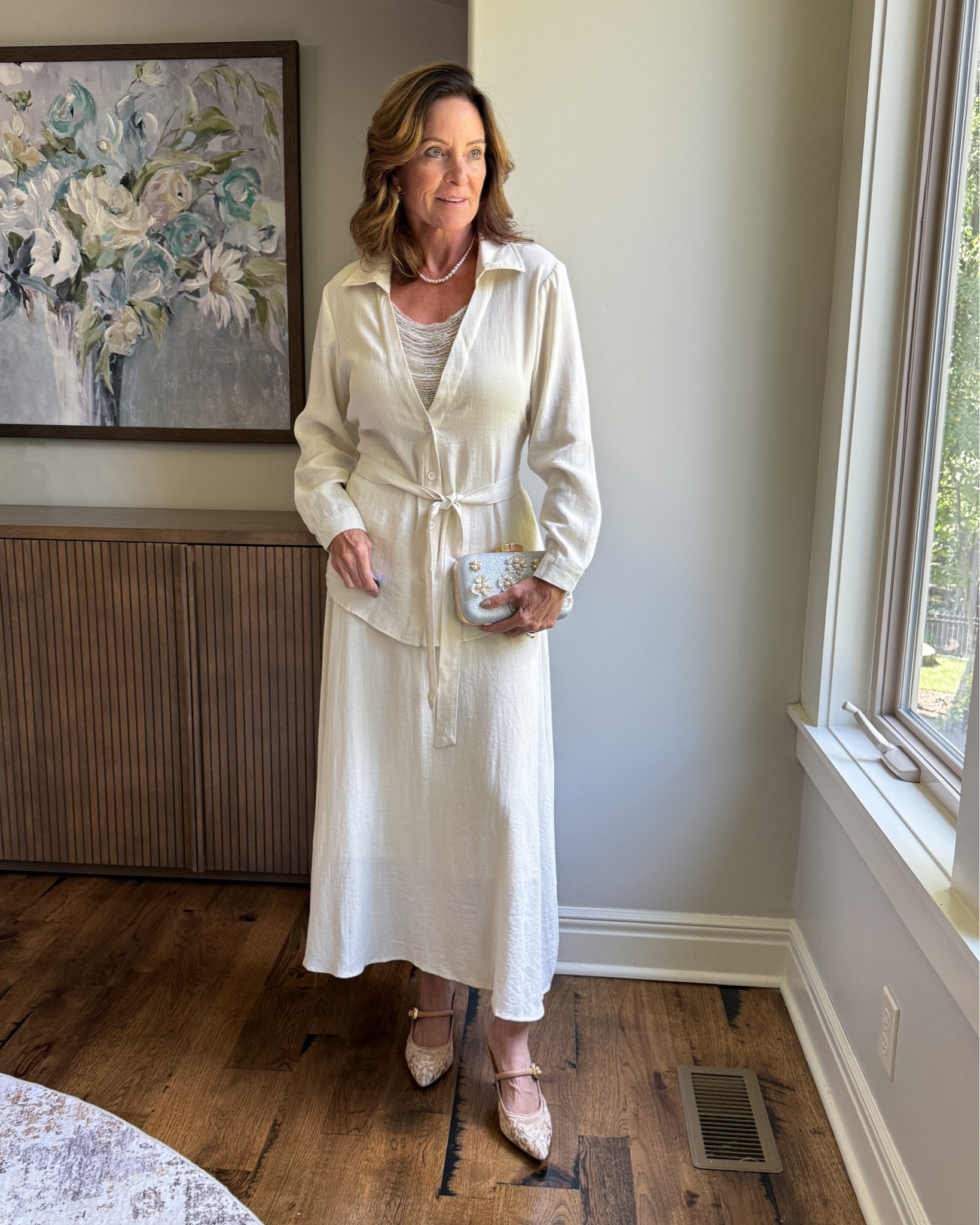 An elegant two-piece linen set in ivory, perfect for fall weddings or special occasions. Classic design with comfort in mind.

@Chicwish