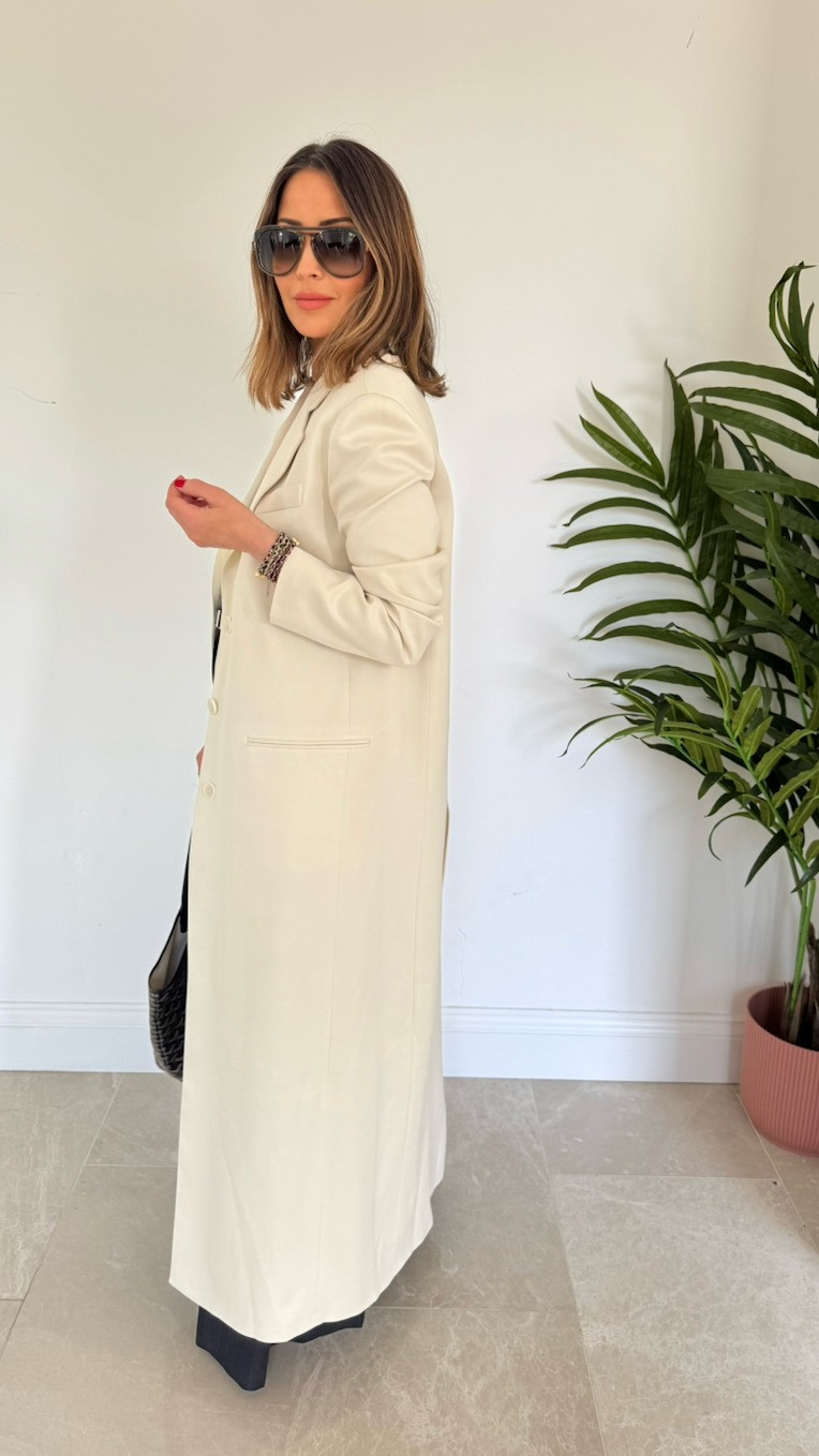 My jacket is Zara but I've linked a few other options.. 🤍

Cream jacket / cream coat / spring / spring outfits / spring jackets / petite styling  

 

#LTKpetite #LTKspring #LTKuk