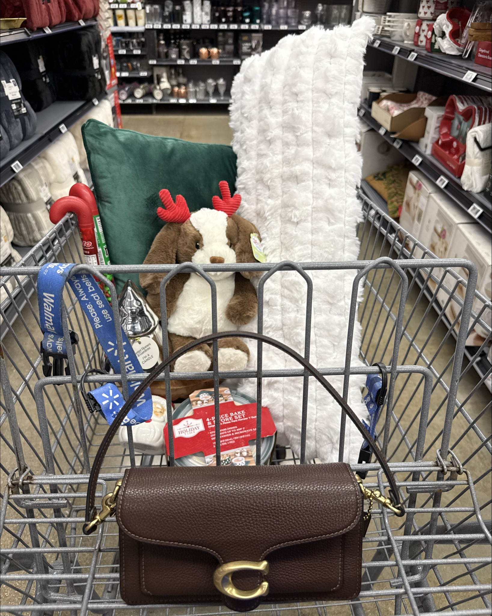 Walmart finds 🚂🎅🏼🎄🔔

#LTKHome #LTKMidsize #LTKHoliday