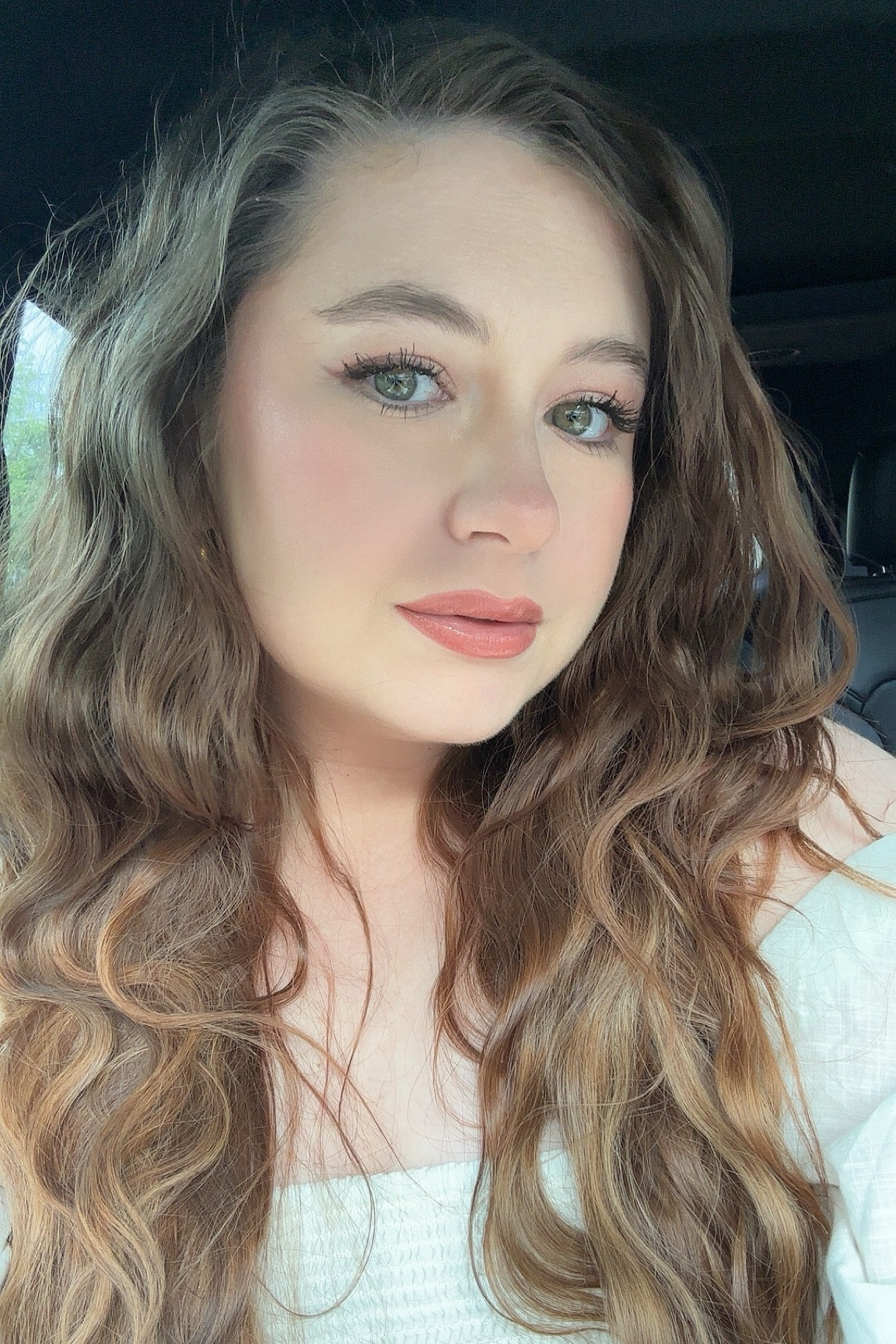 Maternity photo shoot glam details
Primer: Laura Mercier
Foundation: haus labs 
Eyeshadow: Pat McGrath labs 
Concealer: huda beauty 
Powder: huda beauty 
Blush: rare beauty & Kaja beauty 
Eyebrows: Anastasia Beverly Hills
Lips: Chanel 
Waver: bondi boosts 