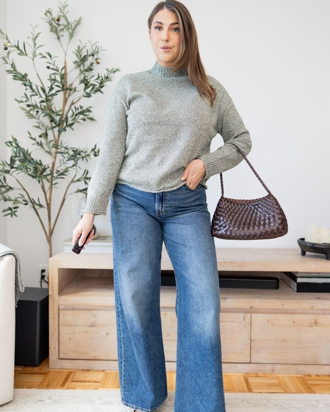 The easiest fall uniform 🍂 A cozy sweater, wide-leg denim and a great bag always works. Simple, flattering and easy to dress up or down depending on the day.

midsize fall outfit, size 12/14, wide leg jeans, fall sweater outfit, casual fall style, midsize denim, everyday fall outfit, fall fashion