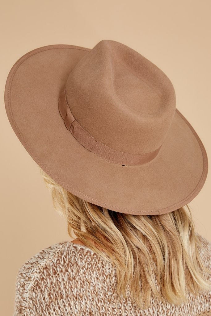 Under Cover Pecan Brown Hat | Red Dress 