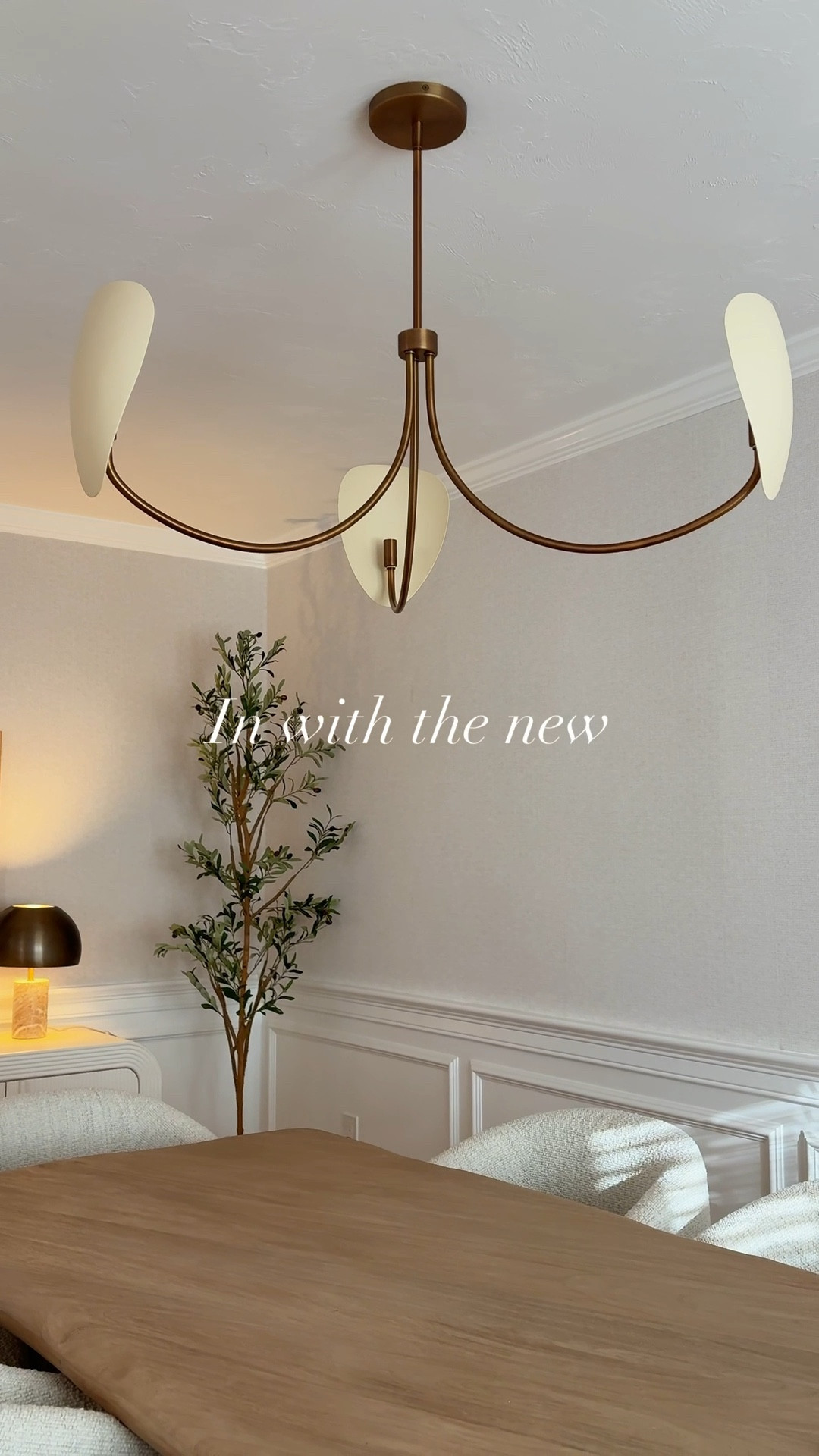 Can’t get over this beautiful chandelier 😍 the shape, the color, the size! It’s perfect  

#LTKdayinmylife #LTKHome