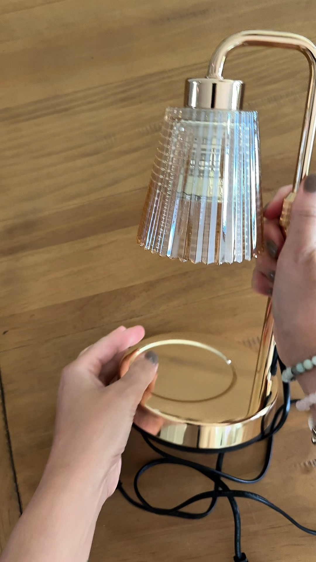 This candle warmer lamp is so pretty! Perfect for Fall kitchen styling or even to give as a gift!

#LTKSaleAlert #LTKHome #LTKOver40