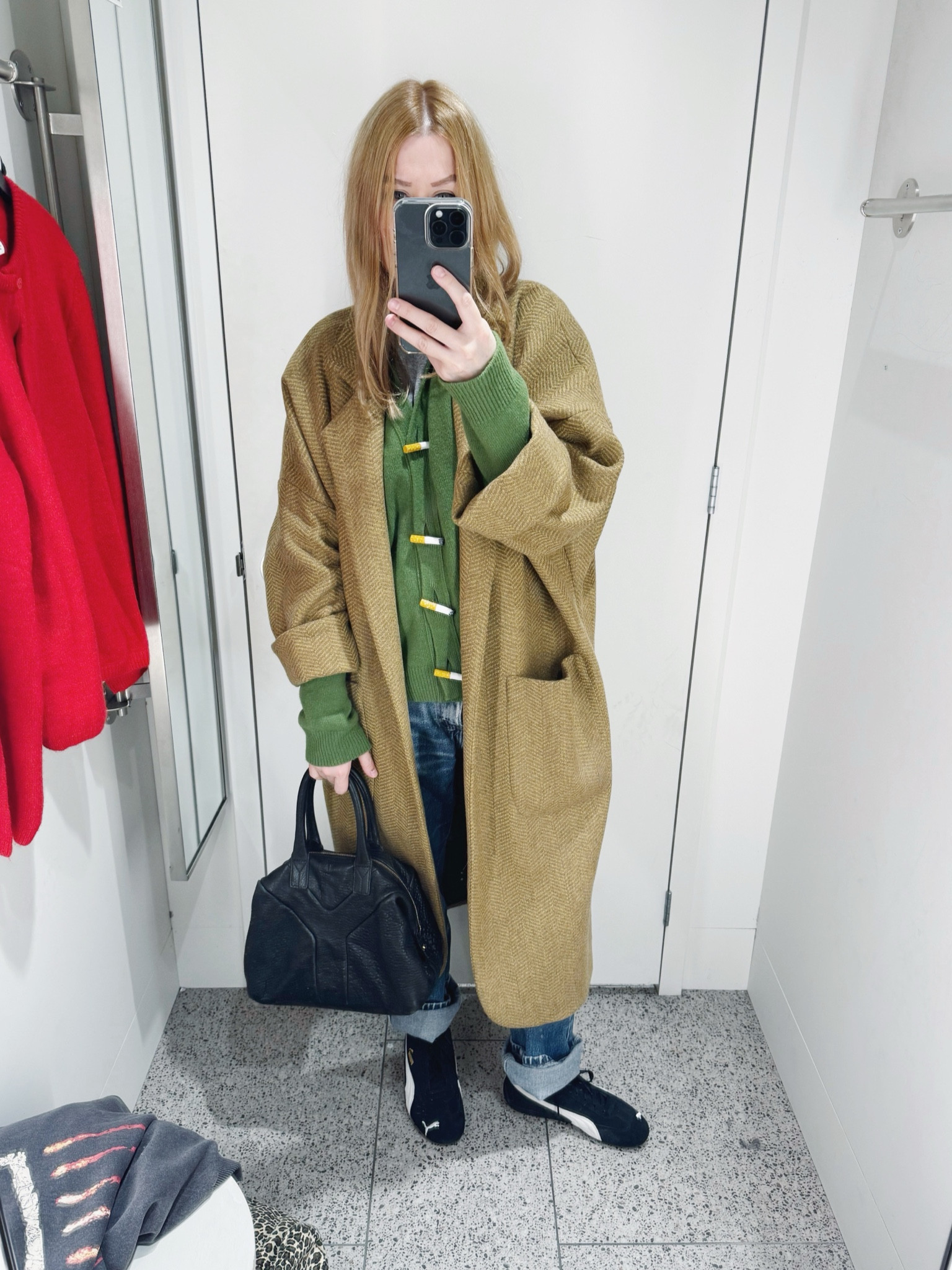 Change room selfie. Two minutes before I got stuck in a turtleneck. 
Jeans, tee, and bag are vintage. 
 •
#falloutfit #ysleasy #falltrends #torontostylist #StyleOver40  #secondhandFind #fashionstylist #slowfashion #animalprint #FashionOver40  #MumStyle #genX #genXStyle #shopSecondhand #genXInfluencer #genXblogger #secondhandDesigner #Over40Style #40PlusStyle 


#LTKCyberWeek #LTKShoeCrush #LTKStyleTip