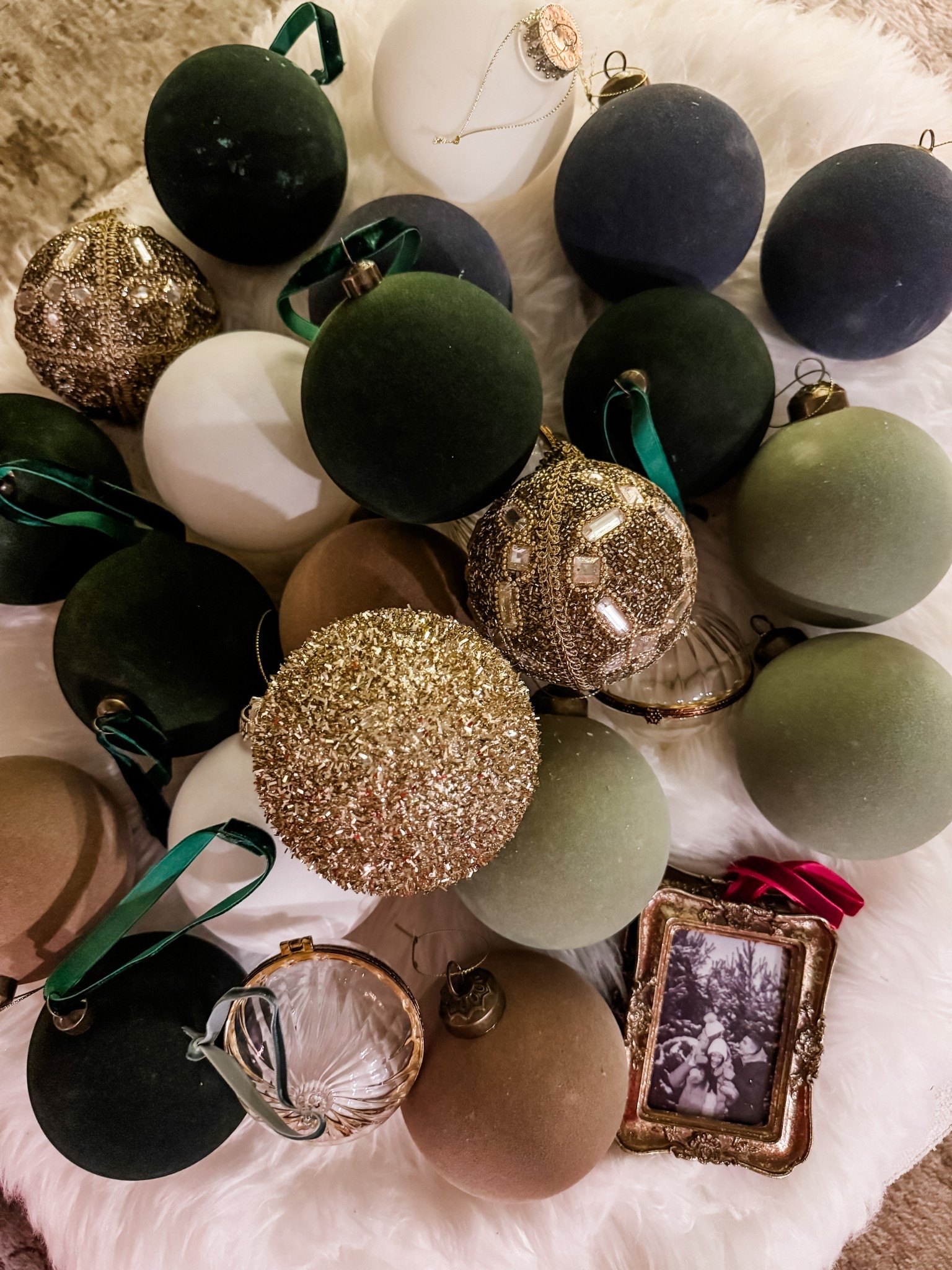 Flocked ornaments
Velvet ornaments
Mini gold vintage frame ornament
Gold glitter Christmas ornaments 
Green velvet ornaments 
Flocked ornament set
Gold ornament 
Mini hanging frame ornament 

#LTKSeasonal #LTKHoliday #LTKHome