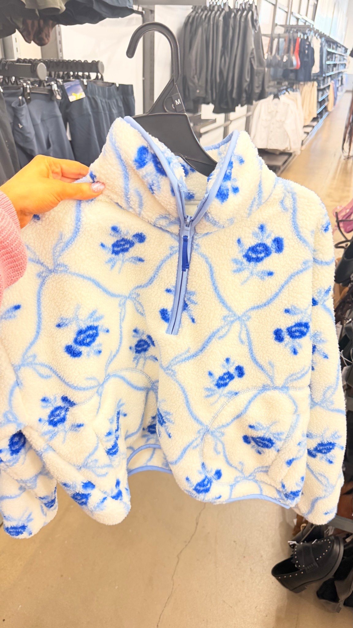 Women’s floral Sherpa pull over 💙

#LTKPetite #LTKmomlife #LTKootd