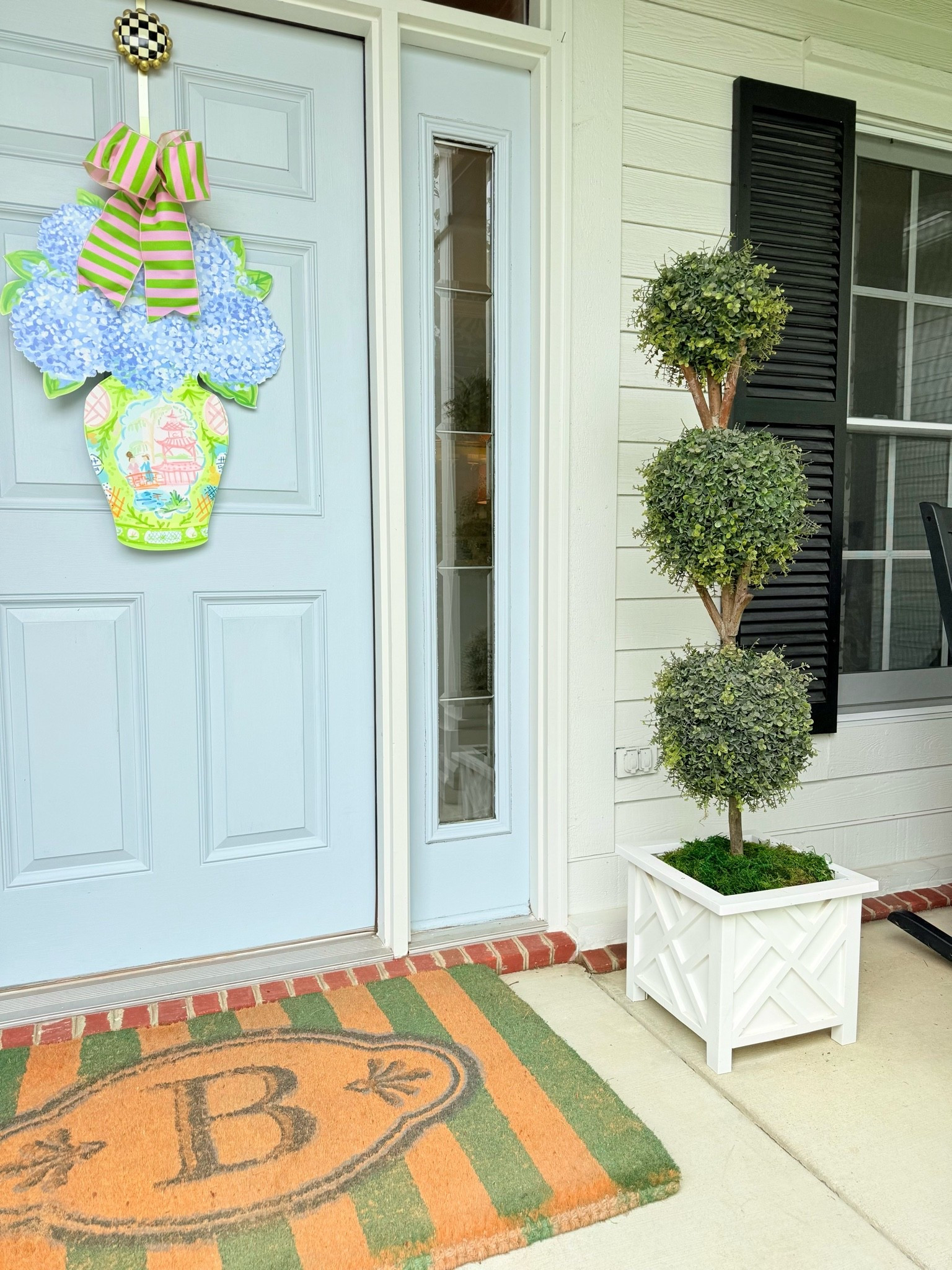 Best faux topiaries 🌳 🌳 

Lattice Planter Box 

Front door mat 

Wreath holder

#LTKHome #LTKSeasonal