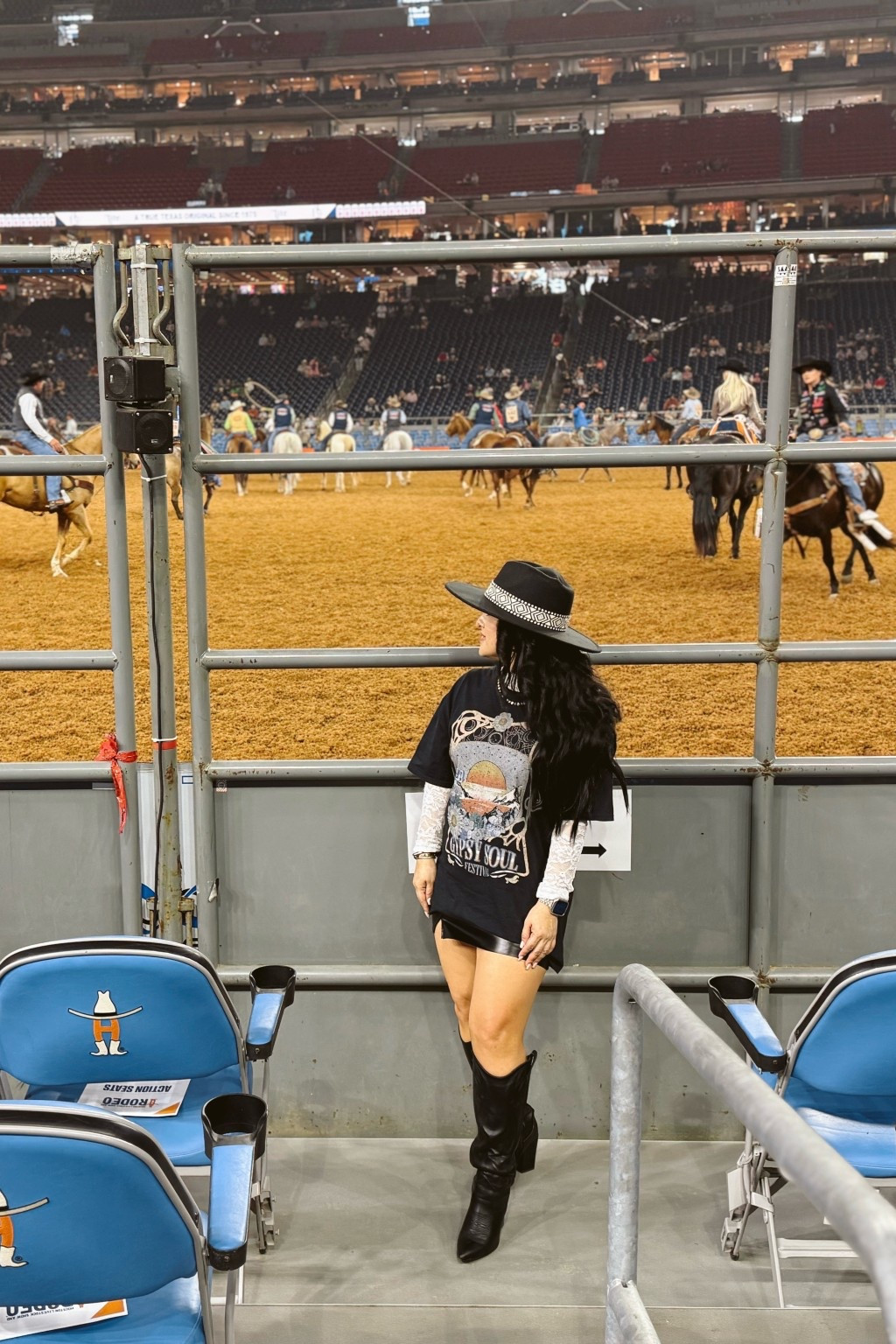 Rodeo outfit idea
Country concert outfit 
Linked similar pieces. 

#LTKootd