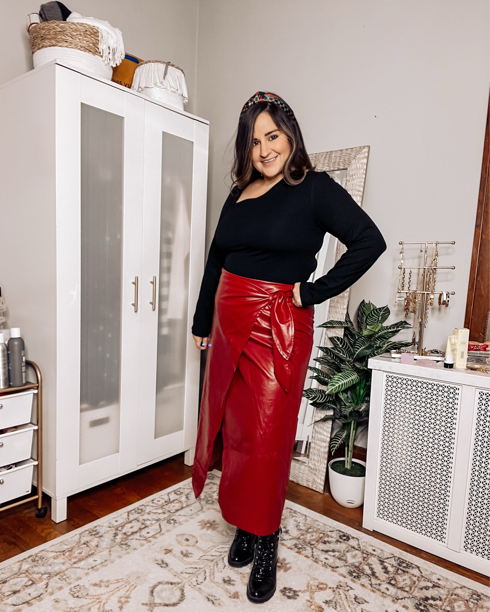 I love a faux leather moment! This wrap skirt is so fun and I’ve paired with an asymmetrical neckline to make even more of a statement!

Wearing an xl

Midsize, curvy, black top, long sleeve, wrap skirt, faux leather skirt, red skirt, heeled boots, Amazon 

#LTKMidsize #LTKHoliday #LTKSeasonal