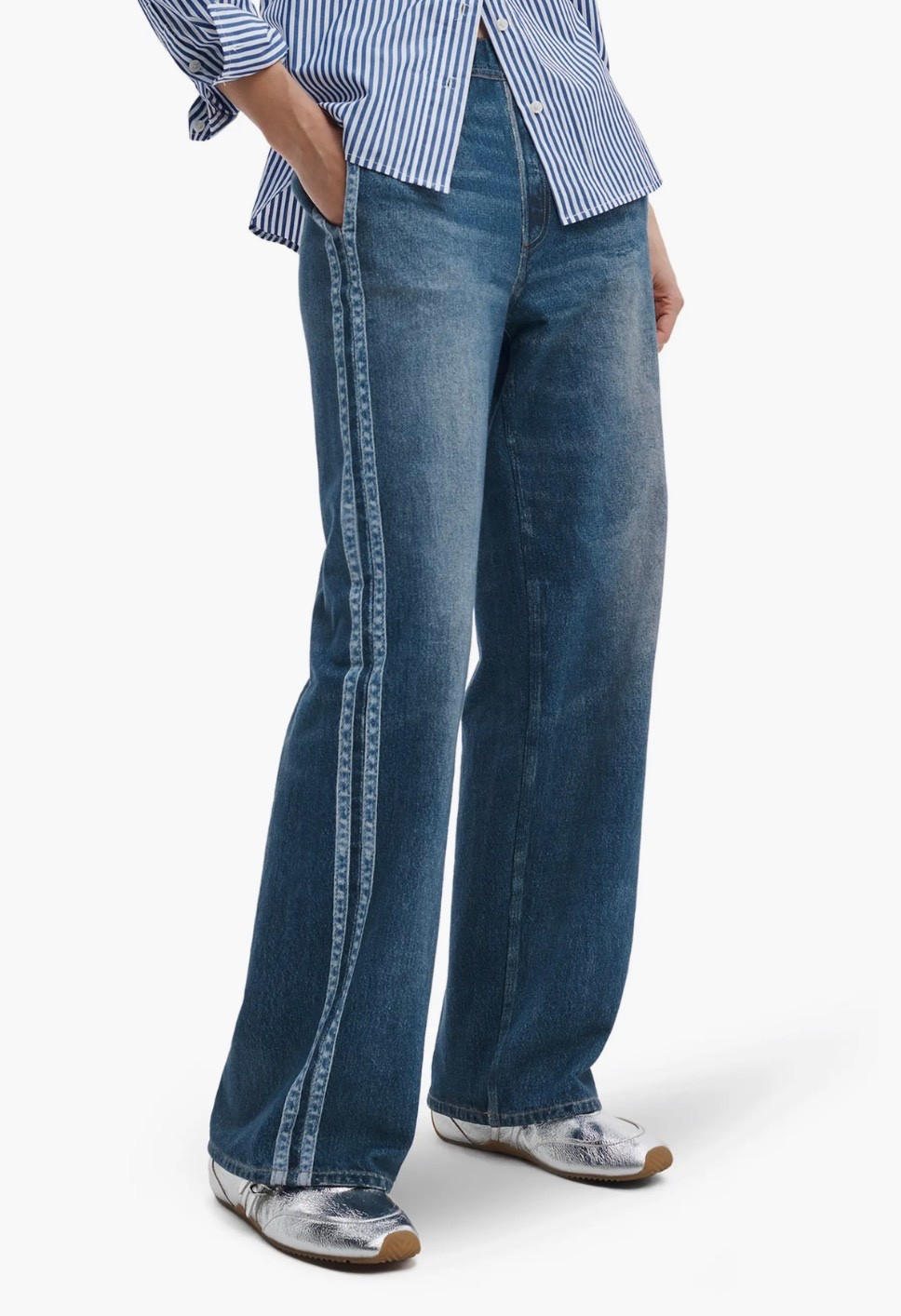 The viral sweatpant jeans!


#LTKSeasonal #LTKootd