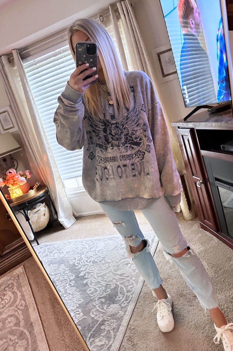 The perfect comfy graphic sweatshirts from @walmart 👏 I knew I had to have them as soon as I saw them online 😍 I sized up for more length + oversized fit! #walmartplus members get free standard delivery from stores, and free shipping with no order minimum required! 

 
*See Walmart+ terms and conditions*

#walmartpartner
#walmartplus
#walmart


 #walmartfashion #walmartstyle #walmartfinds #graphictop #graphicswearshirts #oversizedsweatshirt #casualwear #casualoutfit #timeandtru #noboundaries

#LTKunder50 #LTKstyletip #LTKunder100