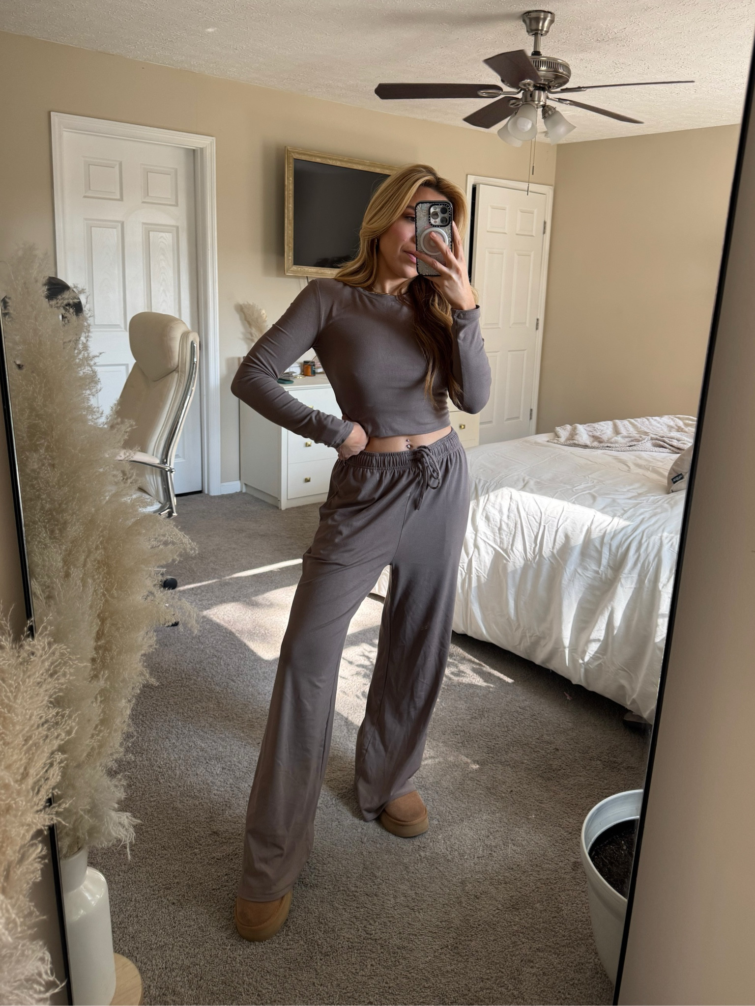 Comfy 2 piece set lounge  in khaki size small - skims dupe 

#LTKStyleTip #LTKFindsUnder50 #LTKGiftGuide