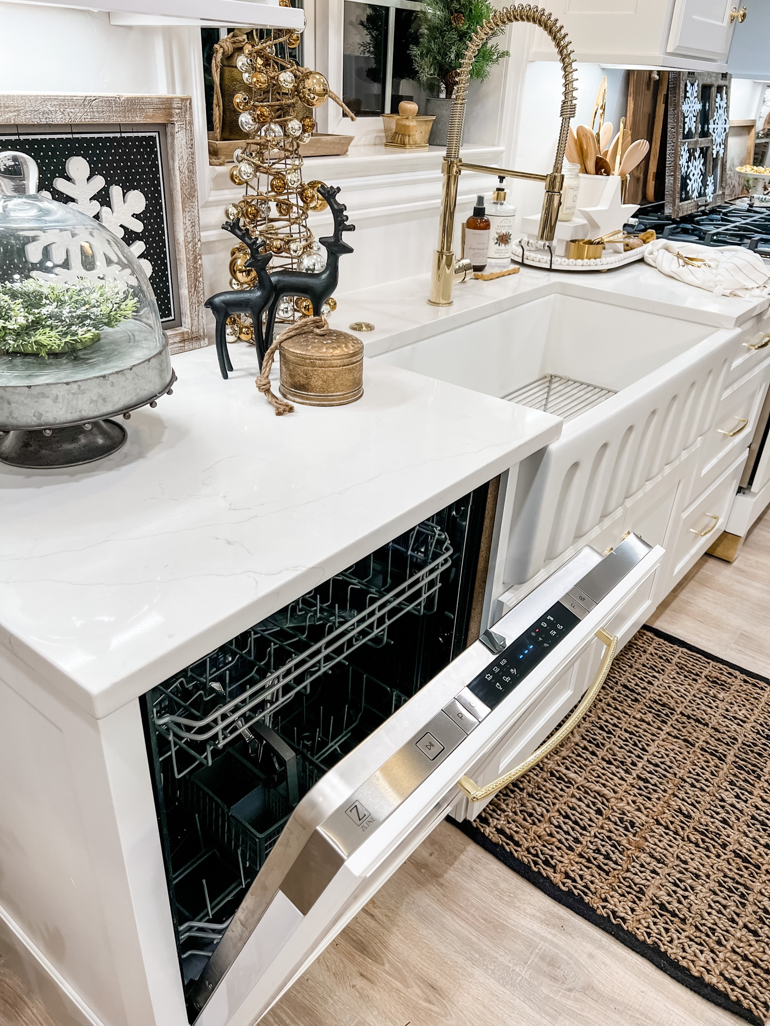 Zline Panel Ready Dishwasher 

https://zlinekitchen.com/dishwashers?utm_source=Instagram&utm_medium=Influencer&utm_campaign=amywilson+influencer

#LTKfamily #LTKstyletip #LTKhome
