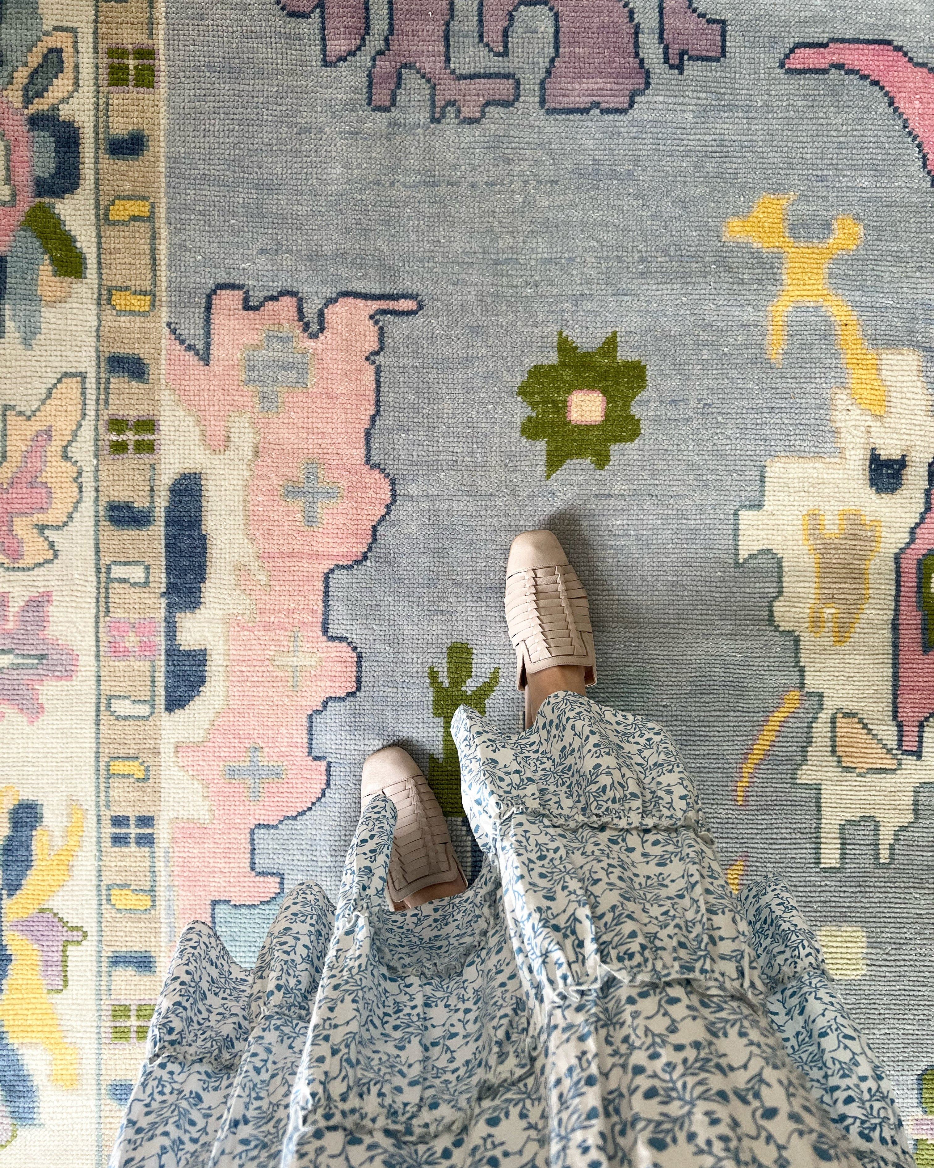 Bebe in the Corner - 9x12 | English Village Lane