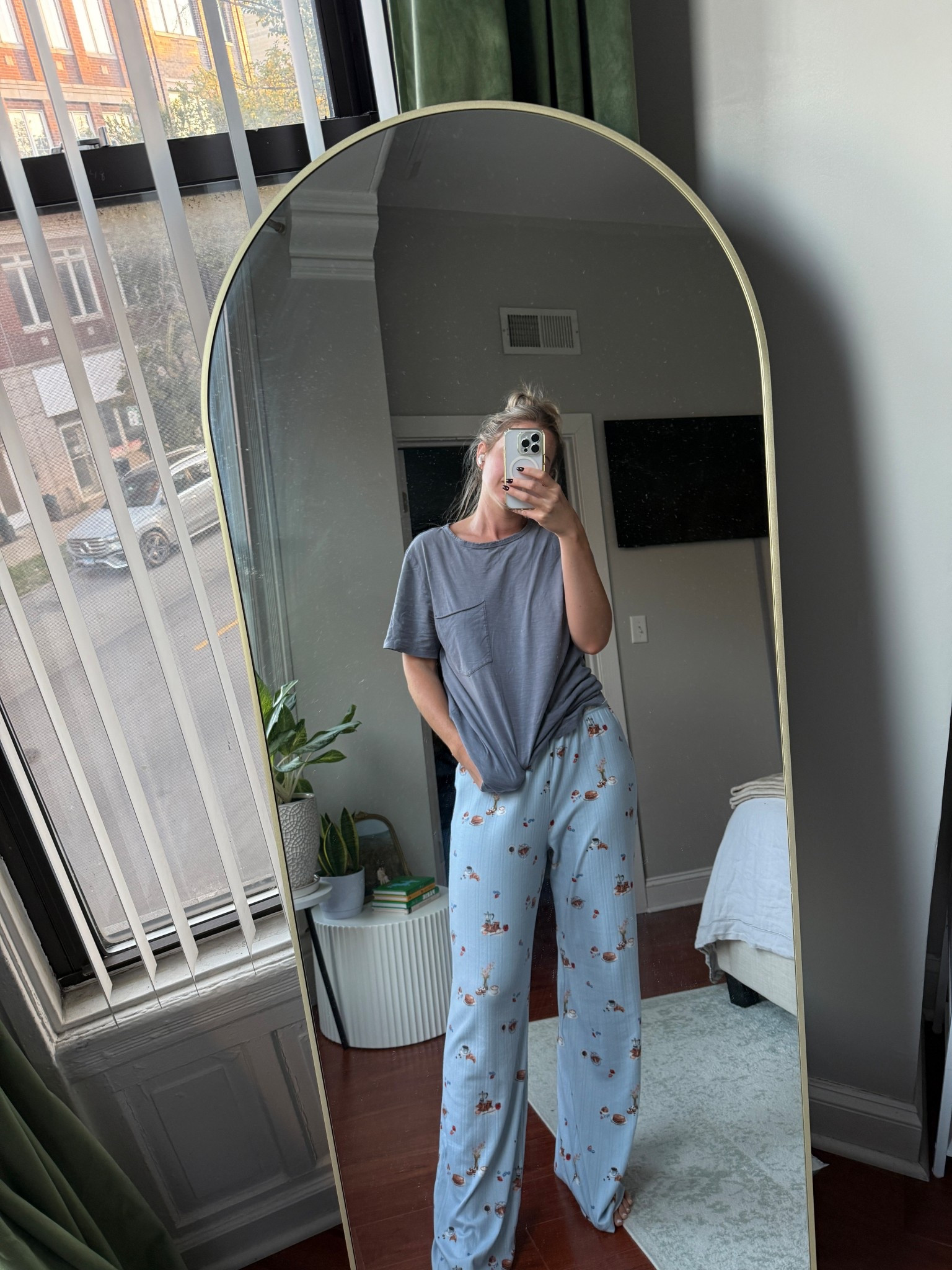 Quite literally the comfiest pants I’ve ever put on my body!! Sized up to a medium so they’re extra cozy ☁️

#LTKStyleTip #LTKFindsUnder50