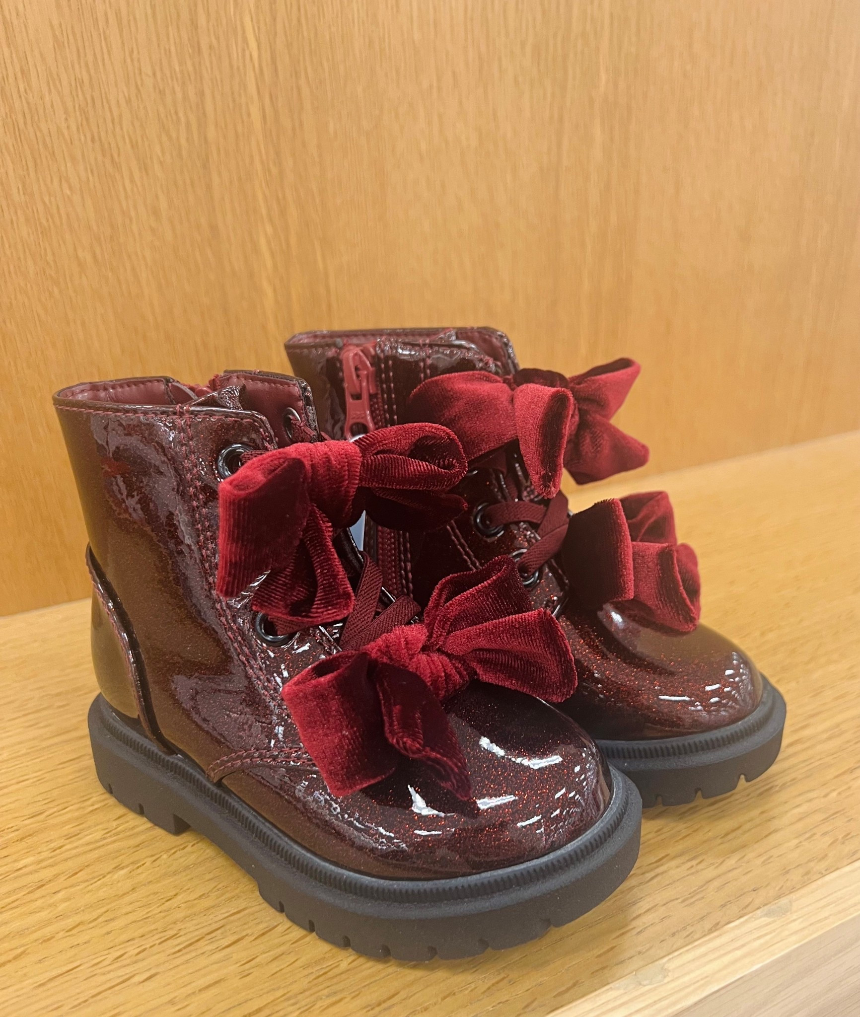 These toddler girl booties are precious, love the velvet bows and they are on SALE! Linking some other cute shoes on sale 😍
baby girl shoes/ toddler girl shoes/ little girl shoes/ toddler booties/ toddler winter shoes/ target kids/ target shoes/ cat & jack 


#LTKBaby #LTKKids #LTKSeasonal