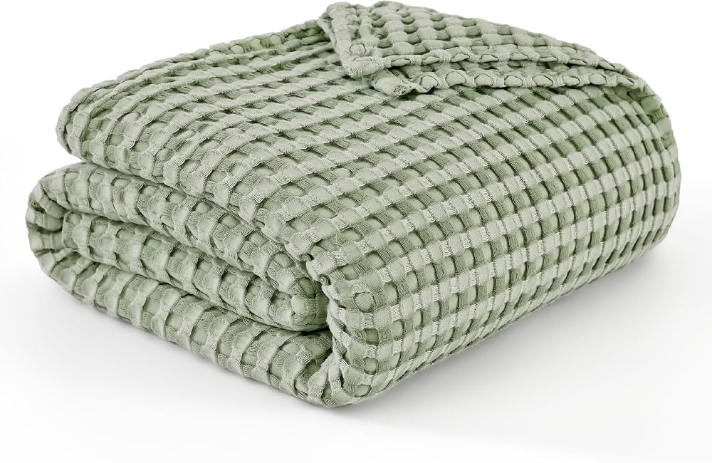 Bedsure Cooling Cotton Waffle Queen Size Blanket - Lightweight Christmas Blanket of Rayon Derived... | Amazon (US)