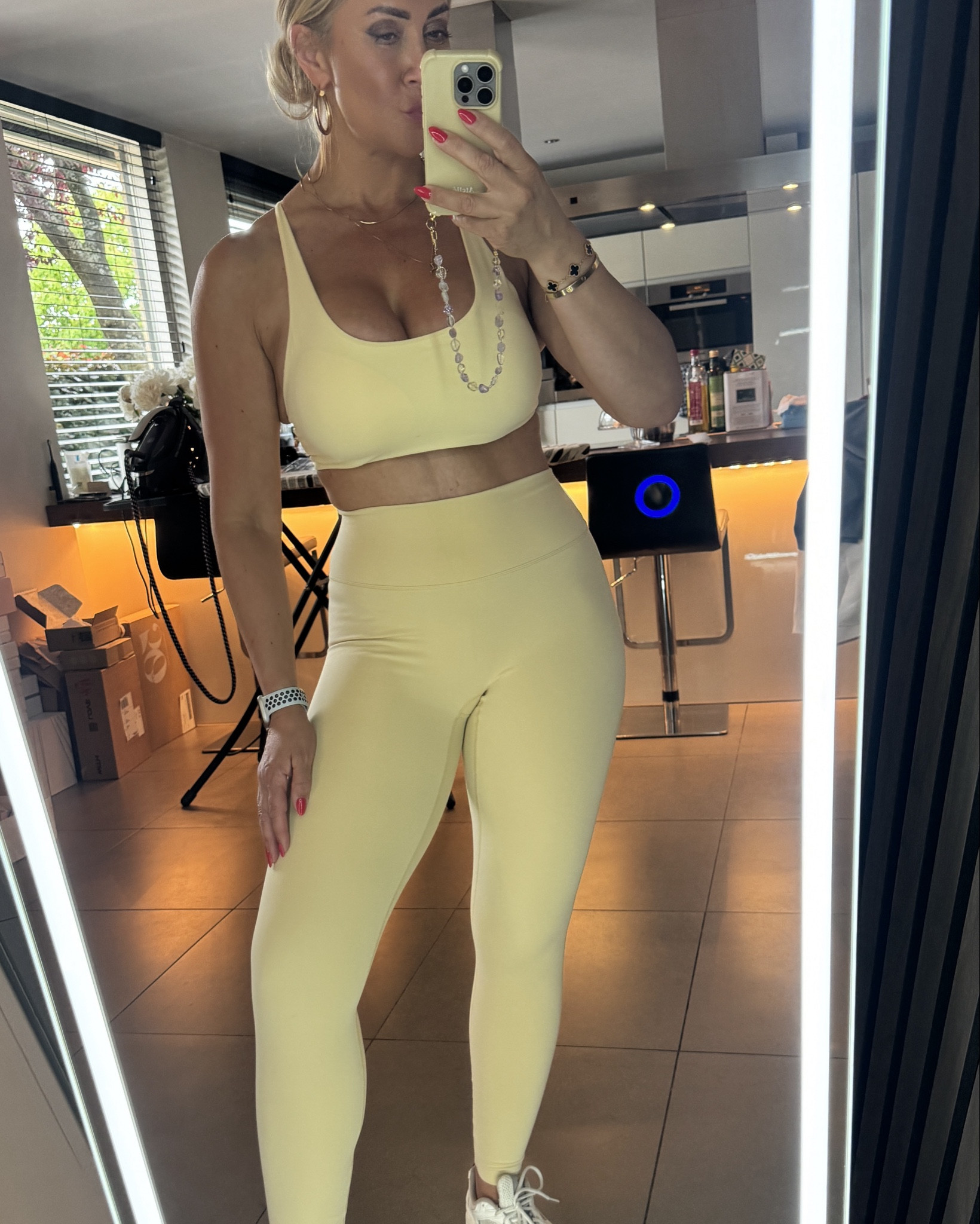 💛H&M butter yellow soft move work out oufit - wearing both in medium 💛

#hm #hmsoftmove #gymoutfit #butteryellow 

#LTKfitness #LTKnederlands
