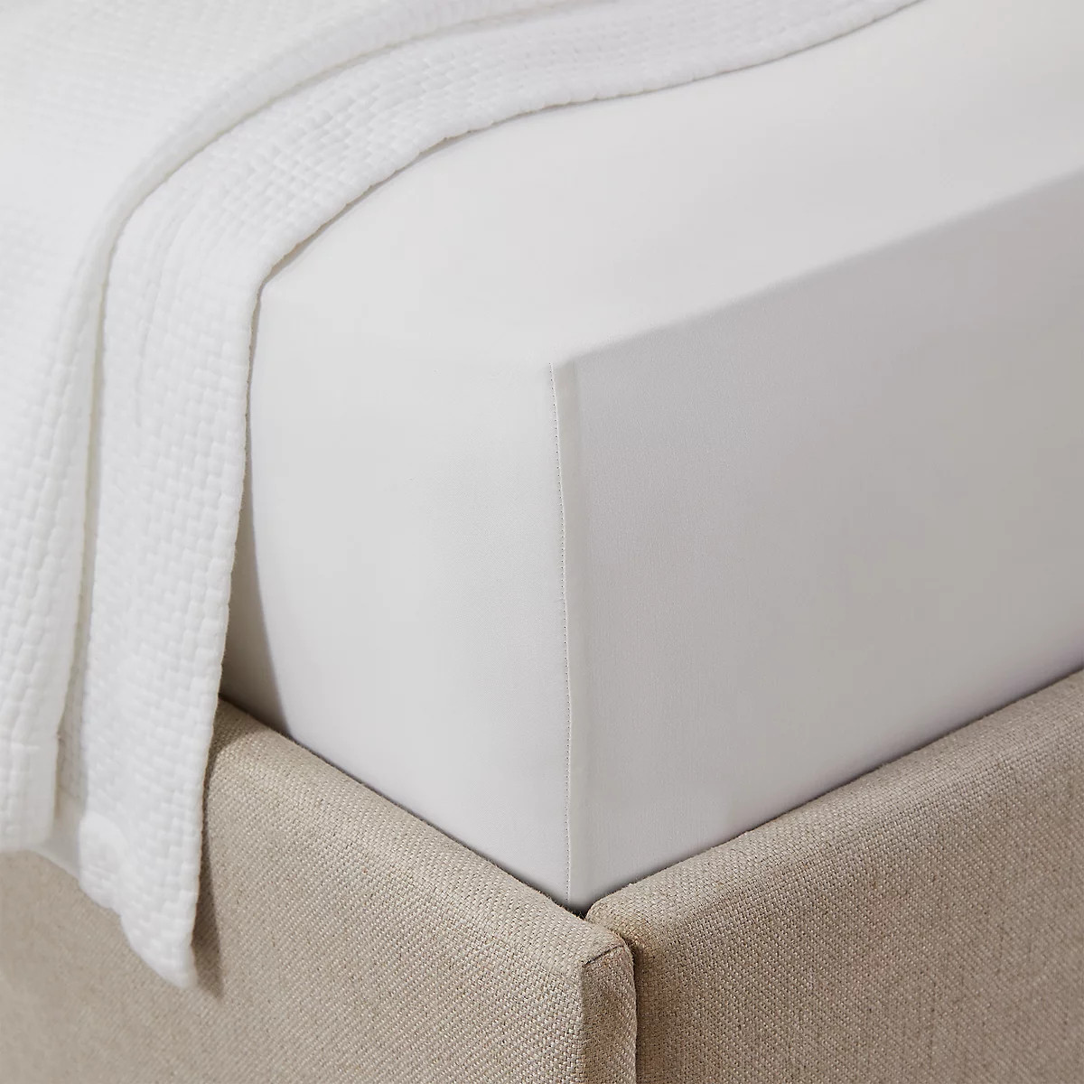 Alba Deep Fitted Sheet | The White Company UK & ROW