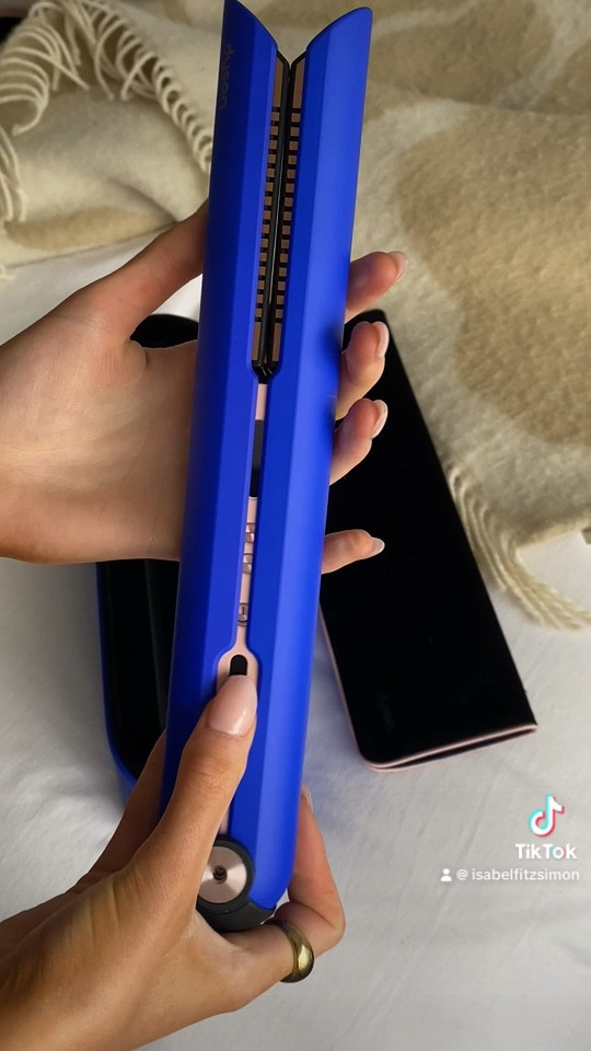 Unboxing the Dyson Corrale Hair Straightner, the perfect Christmas gift!💙

#LTKbeauty #LTKHoliday #LTKGiftGuide