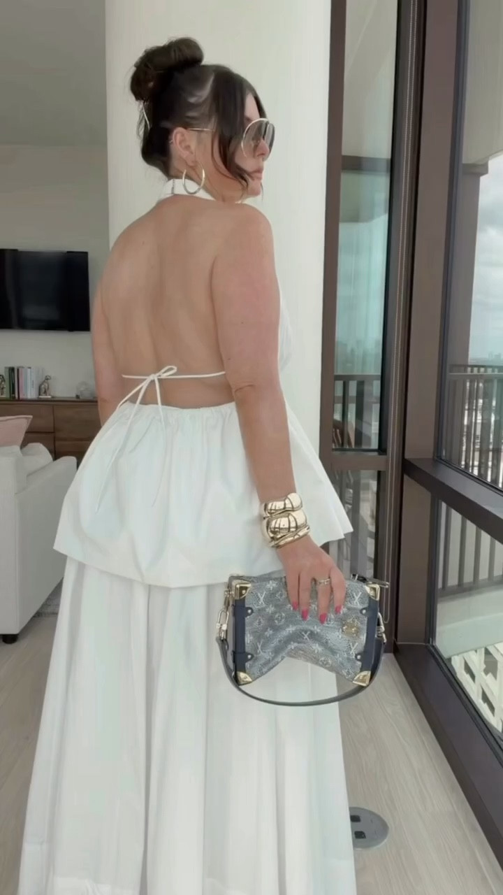 Which fit is more your vibe? Black or white for spring! 🤍🖤 I'm wearing my true size, medium in everything.
I recommend going up one size in the black top .... It is snug and I'm an A cup... maybe a B

#LTKPetite #LTKootd #LTKSeasonal