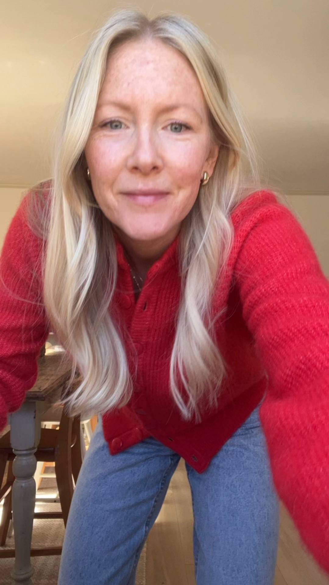 Wearing a US 4 in the jeans - I’m usually a 2 ! They do not have stretch but they do loosen slightly so they are comfy without being saggy. Sweater is an xs! 