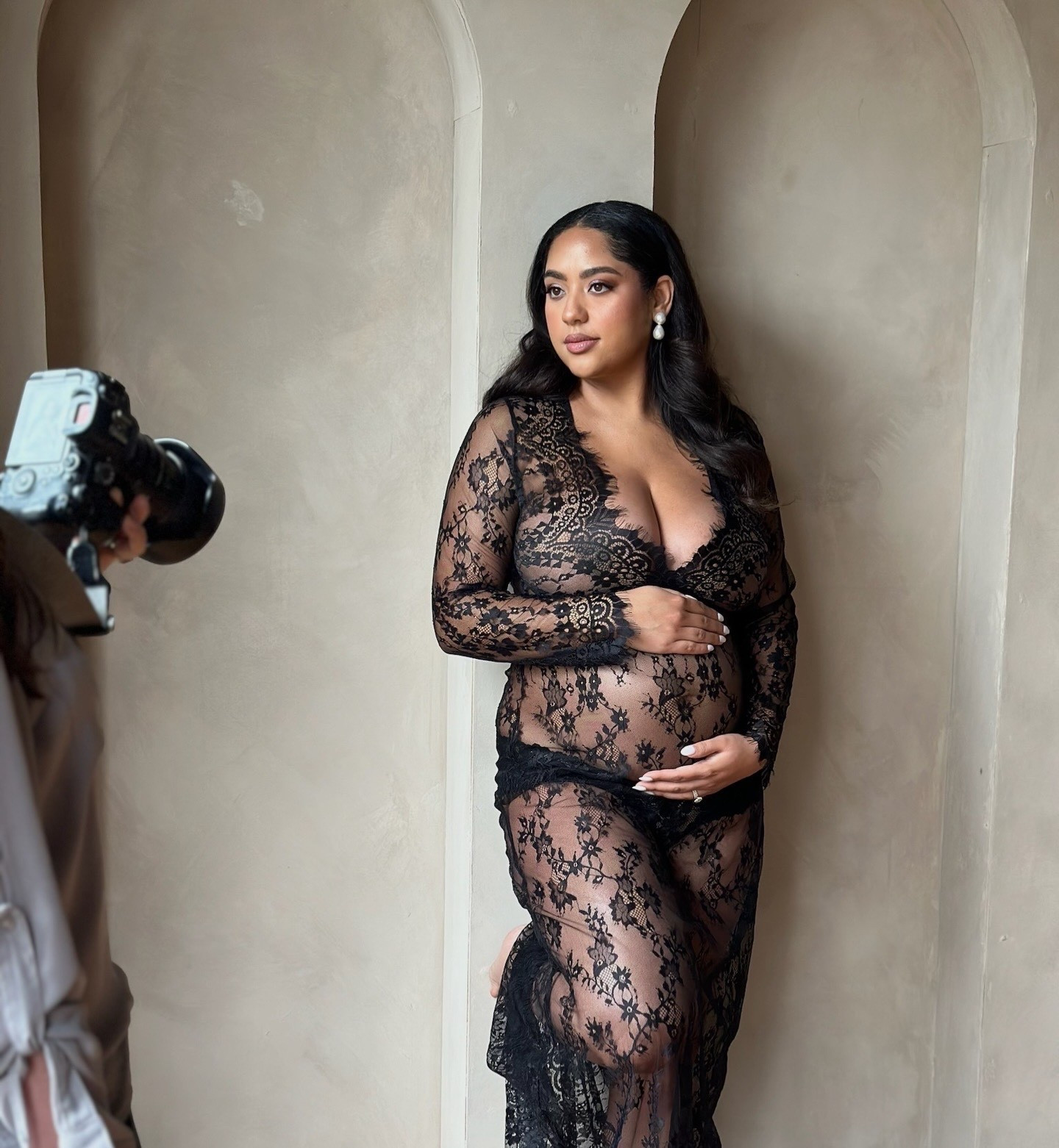 Perfect look for a photoshoot! Loved using it for my maternity shoot! 🖤