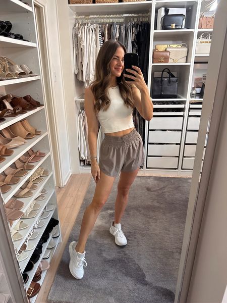 Summer activewear! I’m wearing a size 6 in the top & a S in the shorts. My sneakers run TTS. // summer activewear, workout outfit, Abercrombie, lululemon 
