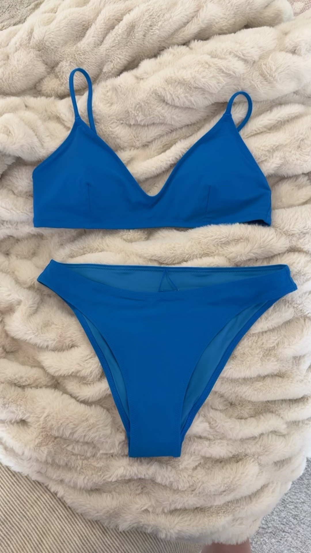 New swim from Vuori is so good! Nice athletic fit with good support! Fit is tts. Wearing a medium in top and small in bottom. (Bottoms a little cheeky and too does have padding with adjustable shoulder straps and band across back)

Click here to shop!

Swim | suits | blue | royal | vibrant | bikini | summer | beach | style | Vuori | athletic fit | fitness | mama | vacay | vacation | active | spring | new arrivals 


#LTKActive #LTKSpringSale #LTKSwim