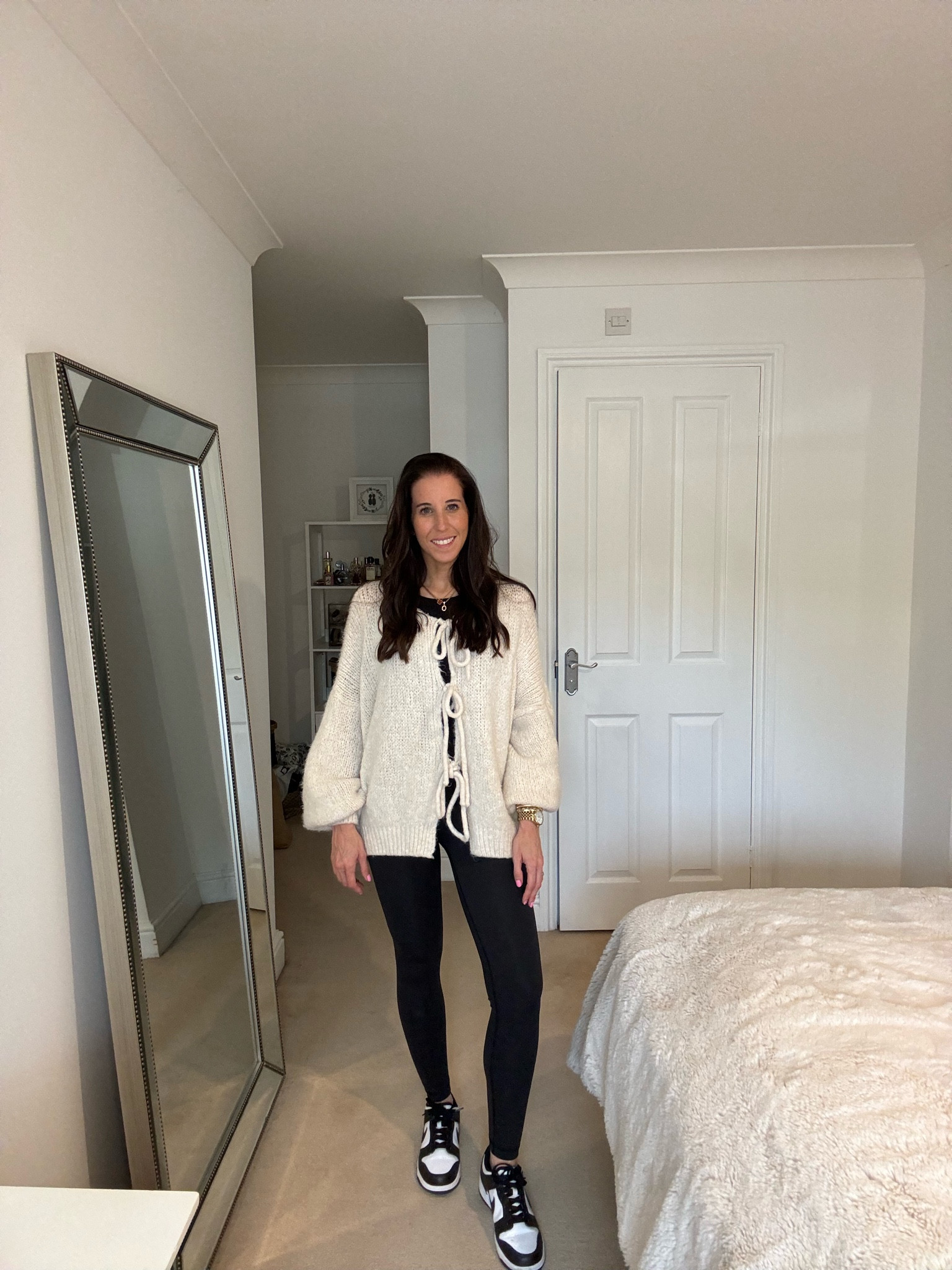 Autumn has my wardrobe but Summer has my heart 🤎

Tags: panda dunk trainers, leggings, bow cardigan 

#LTKuk #LTKautumn #LTKstyletip