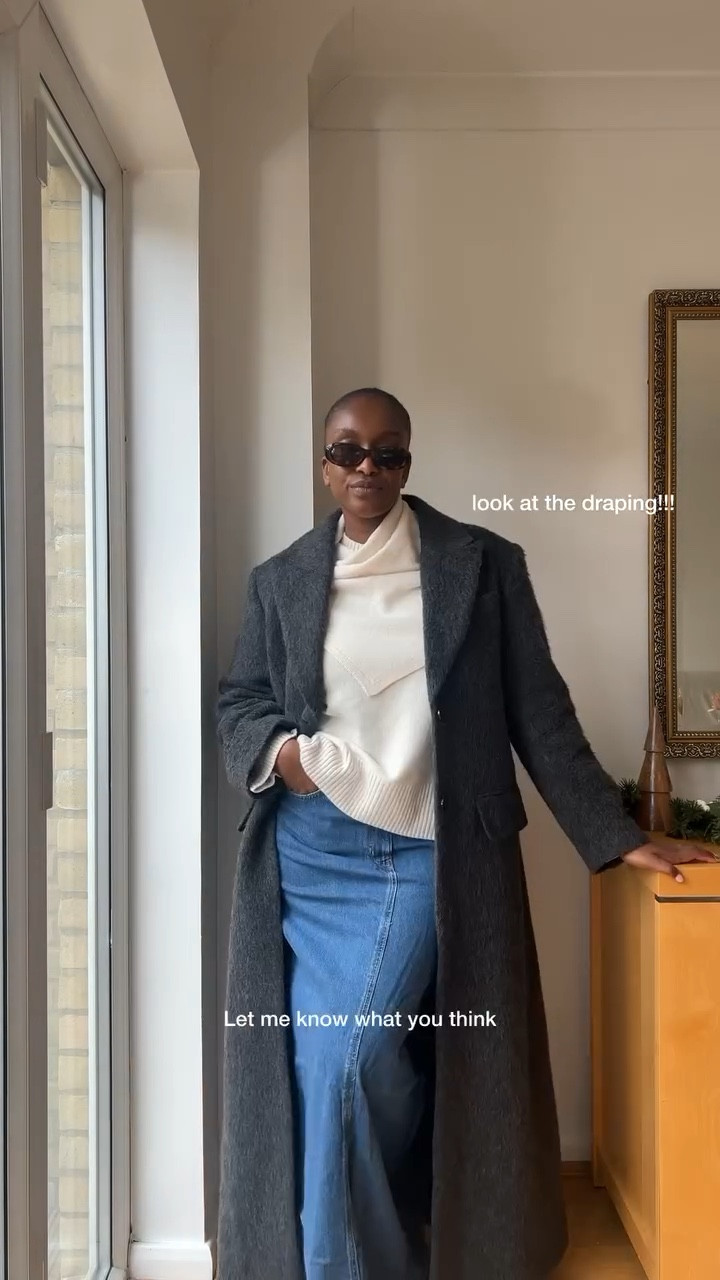 let’s unbox some @arketofficial newness!✨
it’s one of the best places to pick up elevated wardrobe pieces that are wearable but still make a statement👌🏾

coat , jumper, and skirt @arketofficial *

gifted 

#arket #arketofficial #minimalstyleinspiration #elevatedstyle #minimaloutfits #autumnoutfitideas #falloutfitideas #unboxingreel #autumnunboxing #totemescarf #denimskirt