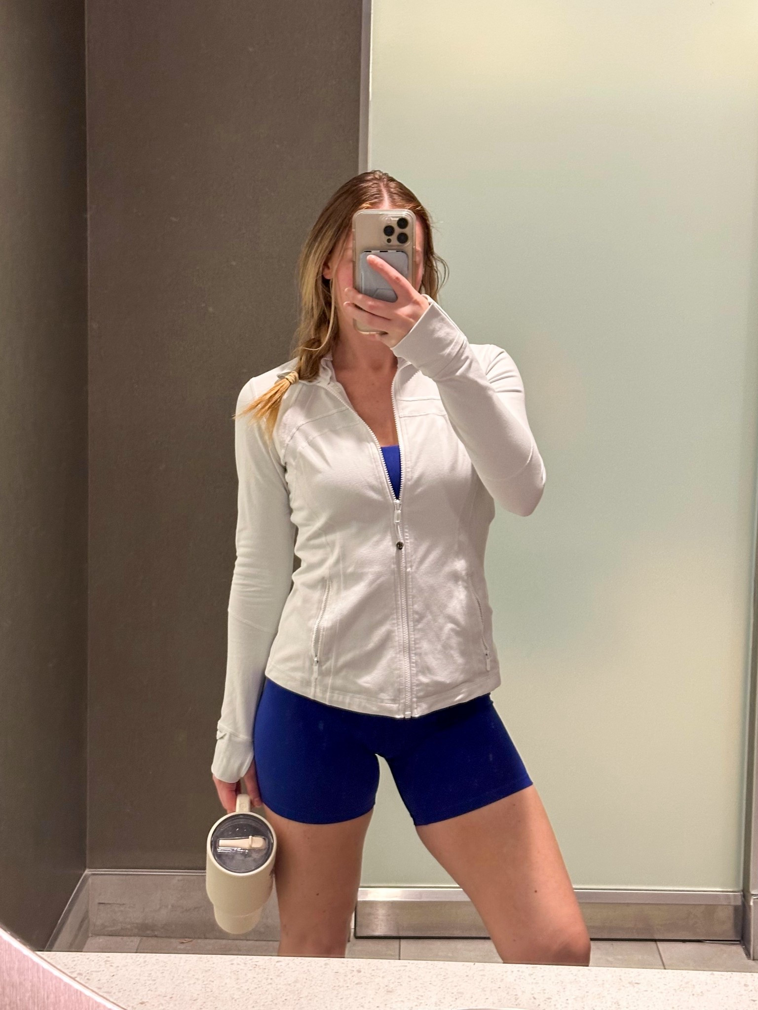 Today’s gym fit!🤍

Lululemon biker shorts and sports bra set in the prettiest blue! Paired with my go-to white define jacket as a coverup! Sports bra and shorts on sale!

Shorts - size 6
Bra - size 8
Jacket - size 8

#LTKfitnessgoals #LTKActive #LTKootd