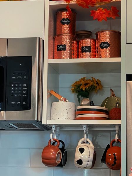 Fall kitchen Vibes ! Linking my favorite kitchen pieces for Autumn/Fall 🤎🖤

#LTKHolidaySale #LTKHalloween #LTKSeasonal
