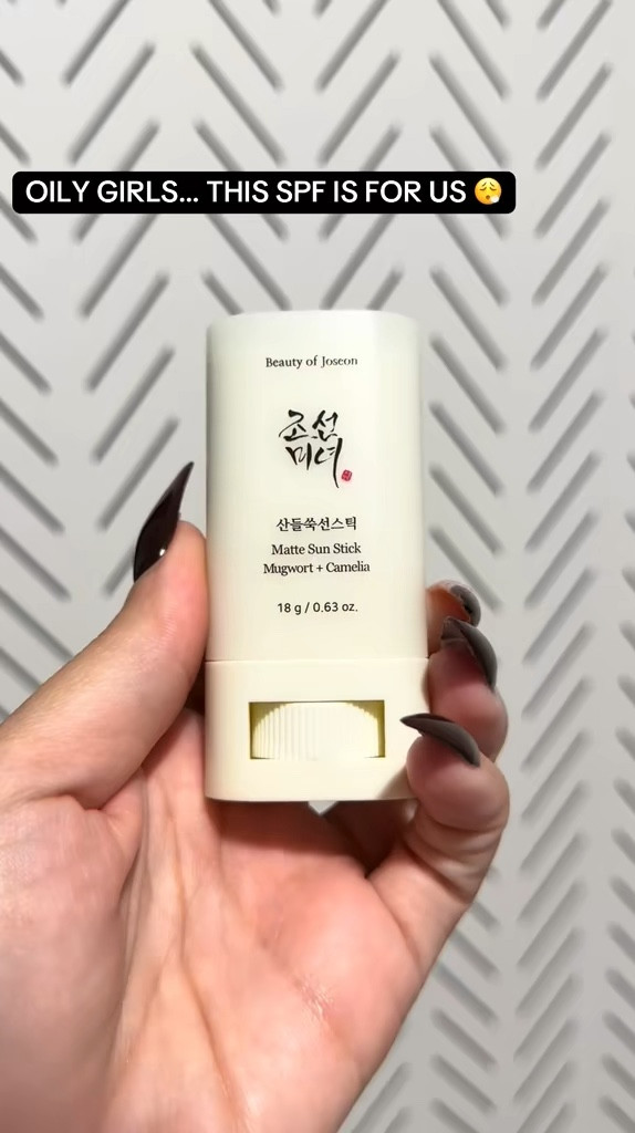 Beauty of Joseon Matte SPF Stick

My go-to for reapplying sunscreen over makeup without the greasy feel. Matte finish, no white cast, and perfect for on-the-go protection.

Shop it here 🛍️

#LTKBeauty #LTKOver40 #LTKgrwm