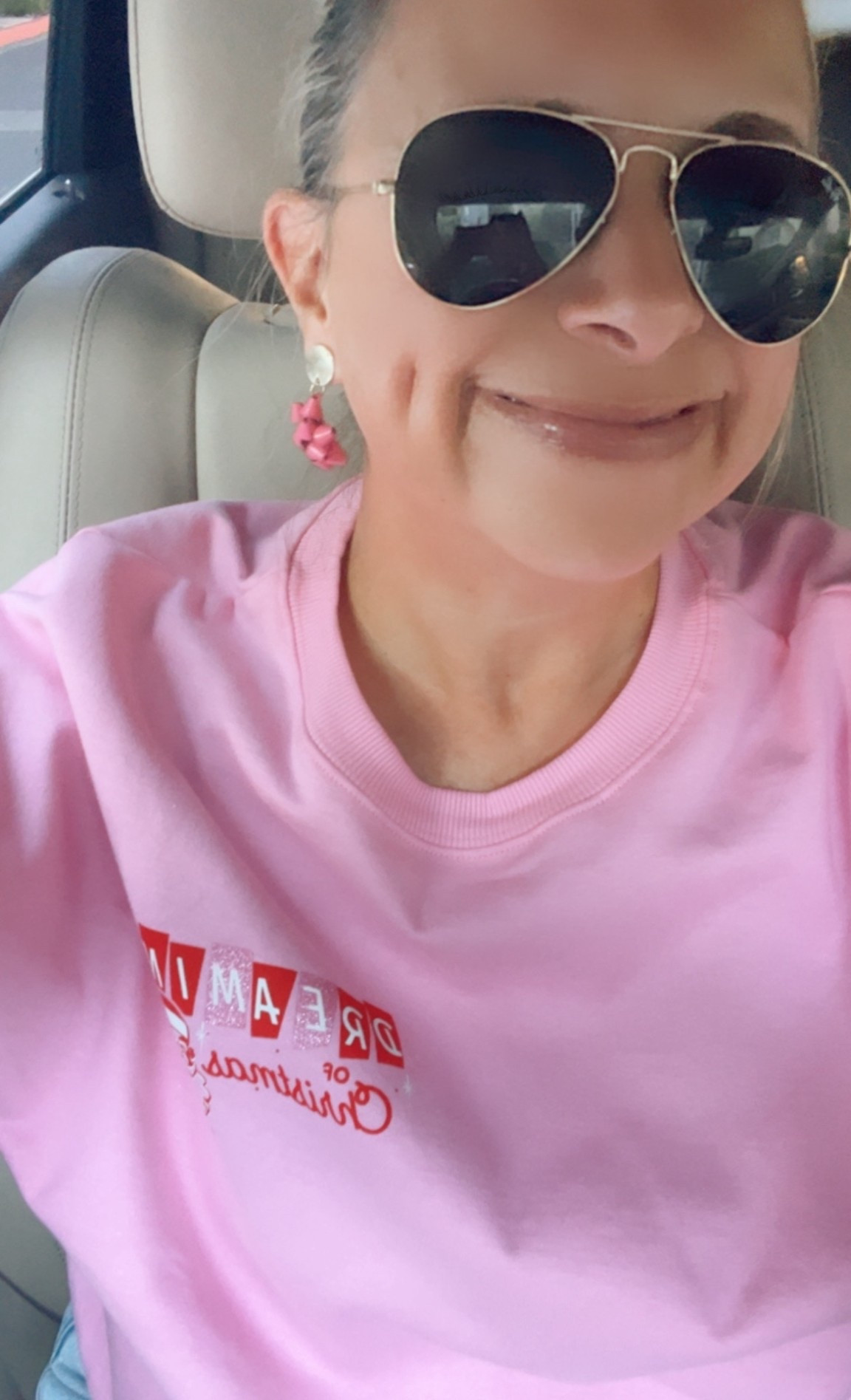 Currently ❤️💖
…
Trying to make sure I wear all my Christmas in the next couple weeks. The sweatshirt was a cozy pink choice today!



#LTKSeasonal #LTKHoliday #LTKFindsUnder50