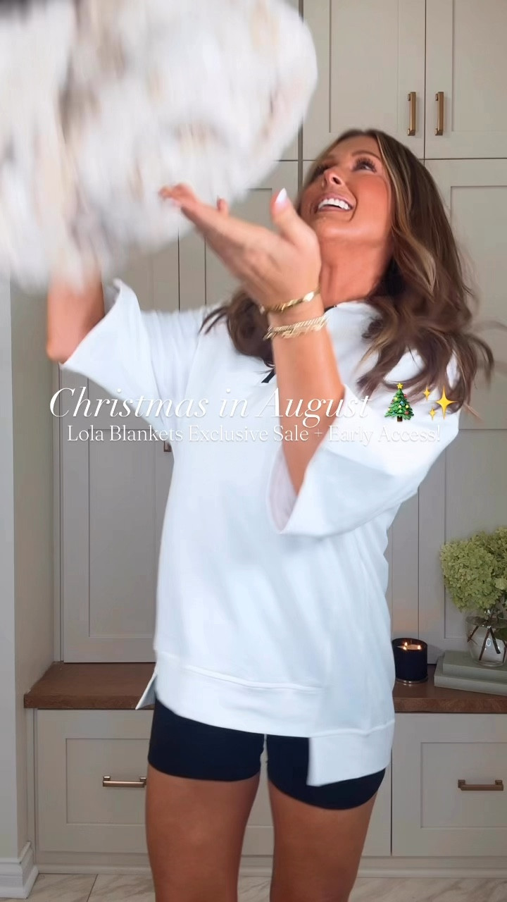 Bedding

When you try to spill all the details about the best blanket sale ever… but end up sounding like Minnie Mouse 🐭✨😂 Don’t worry, the info’s still good—50% off, $50 gift card + free shipping with code LINDSB50 💕 #ChristmasInAugust 

#LTKFamily #LTKHome #LTKSaleAlert