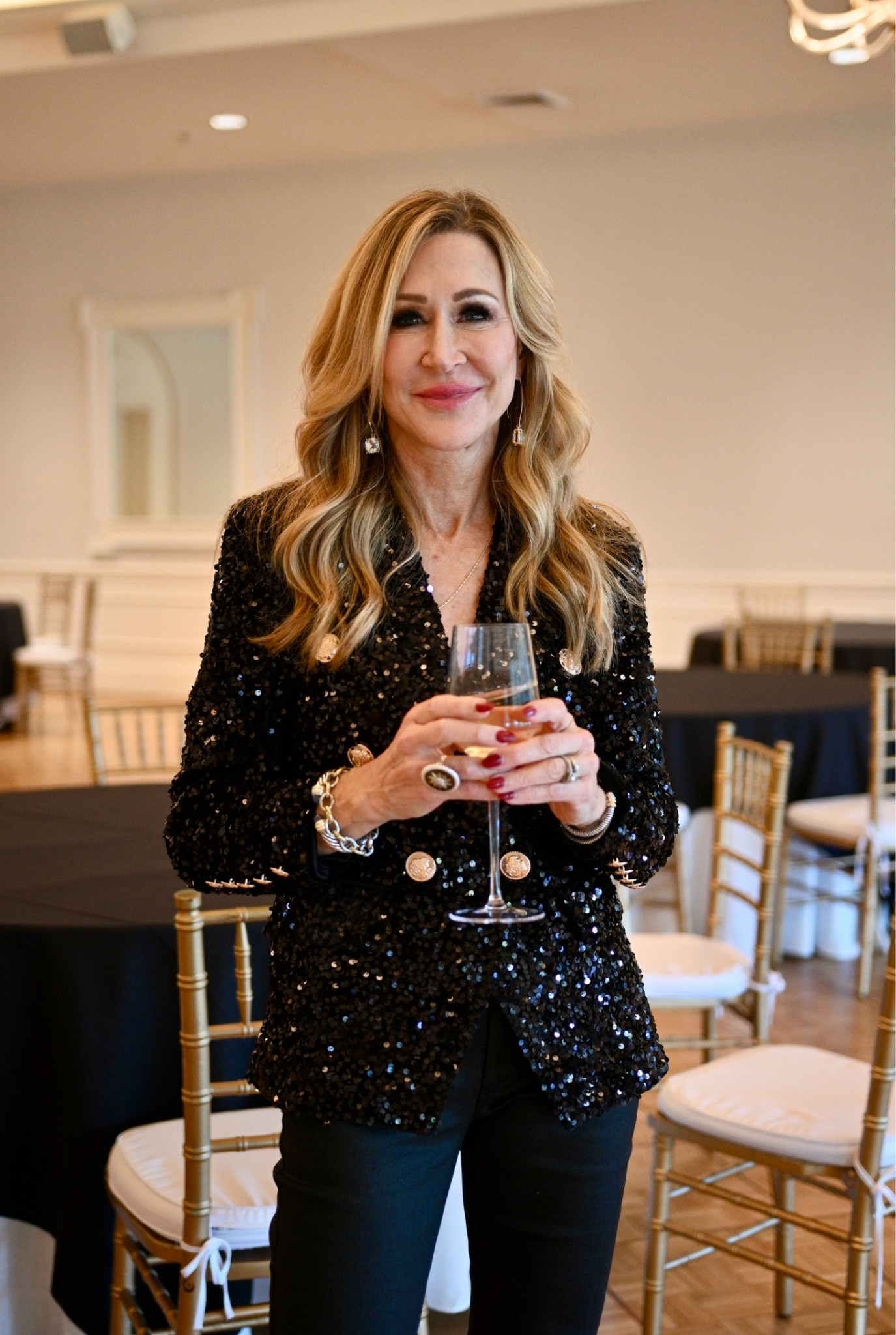 The prettiest sequined jacket from Boston Proper!  Wear it with black pants or jeans but be sure to add fabulous heels!


#LTKHoliday #LTKSeasonal #LTKStyleTip