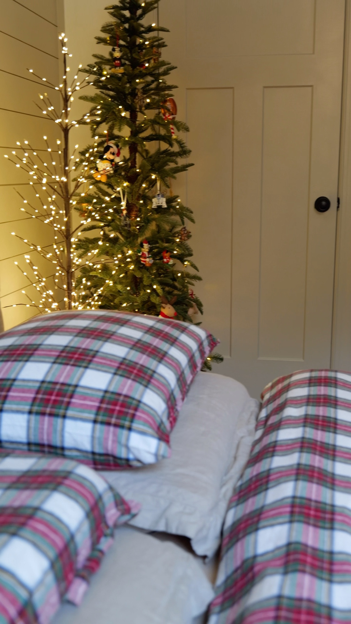 Come along with me as I deck the halls throughout my home. Today we’re starting with my son’s room, featuring festive touches from @potterybarnteen. Sometimes the simplest holiday touches make the biggest impact. #PBTHolidayStyle #sponsored #curatedhome

#LTKHoliday #LTKHome #LTKdayinmylife